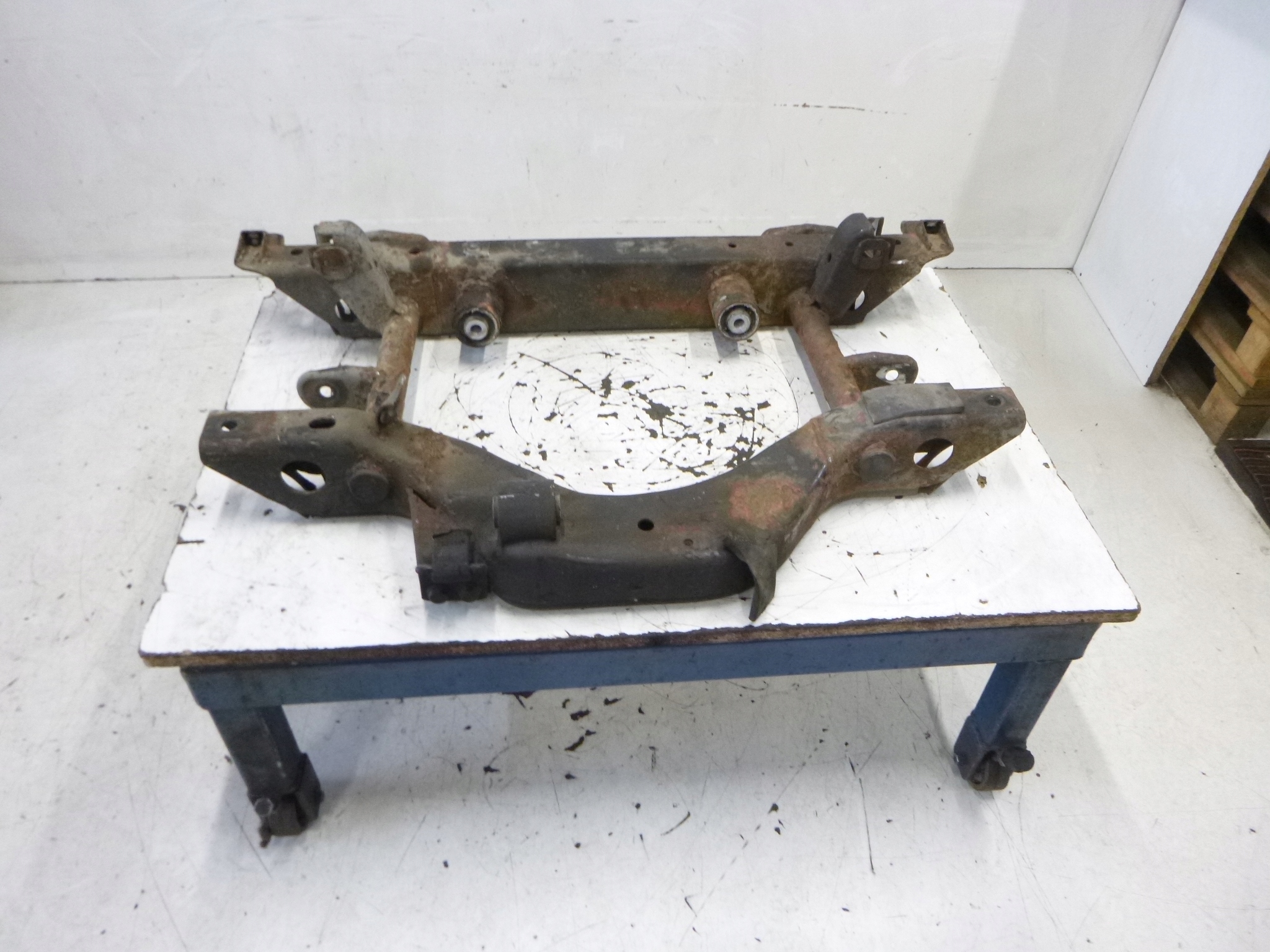 Achsträger heck Mercedes W163 4.3 2001r.