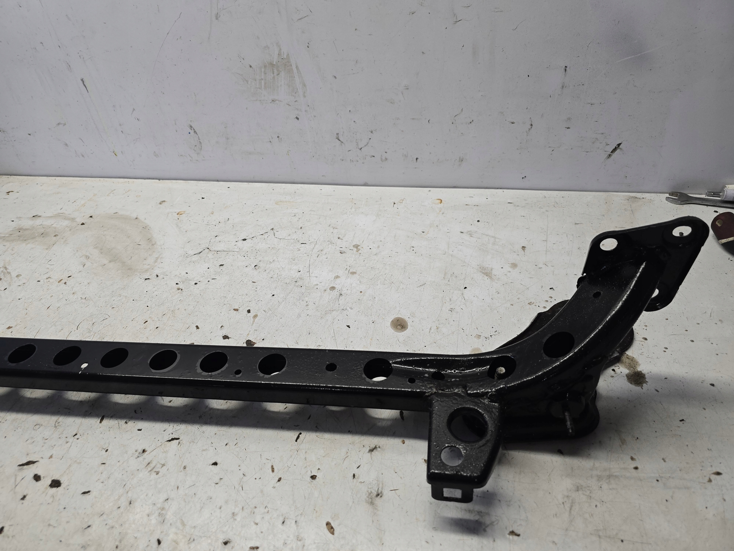 OPEL INSIGNIA B pillar sider lower front below radiator