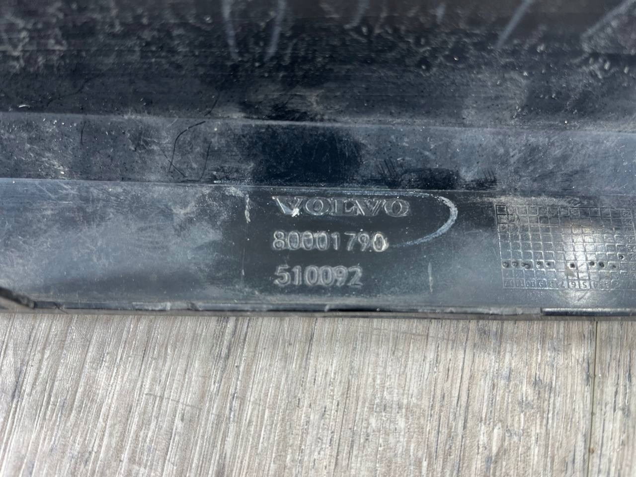 VOLVO EX30 2023-> lišta nárazníku předek 80001790