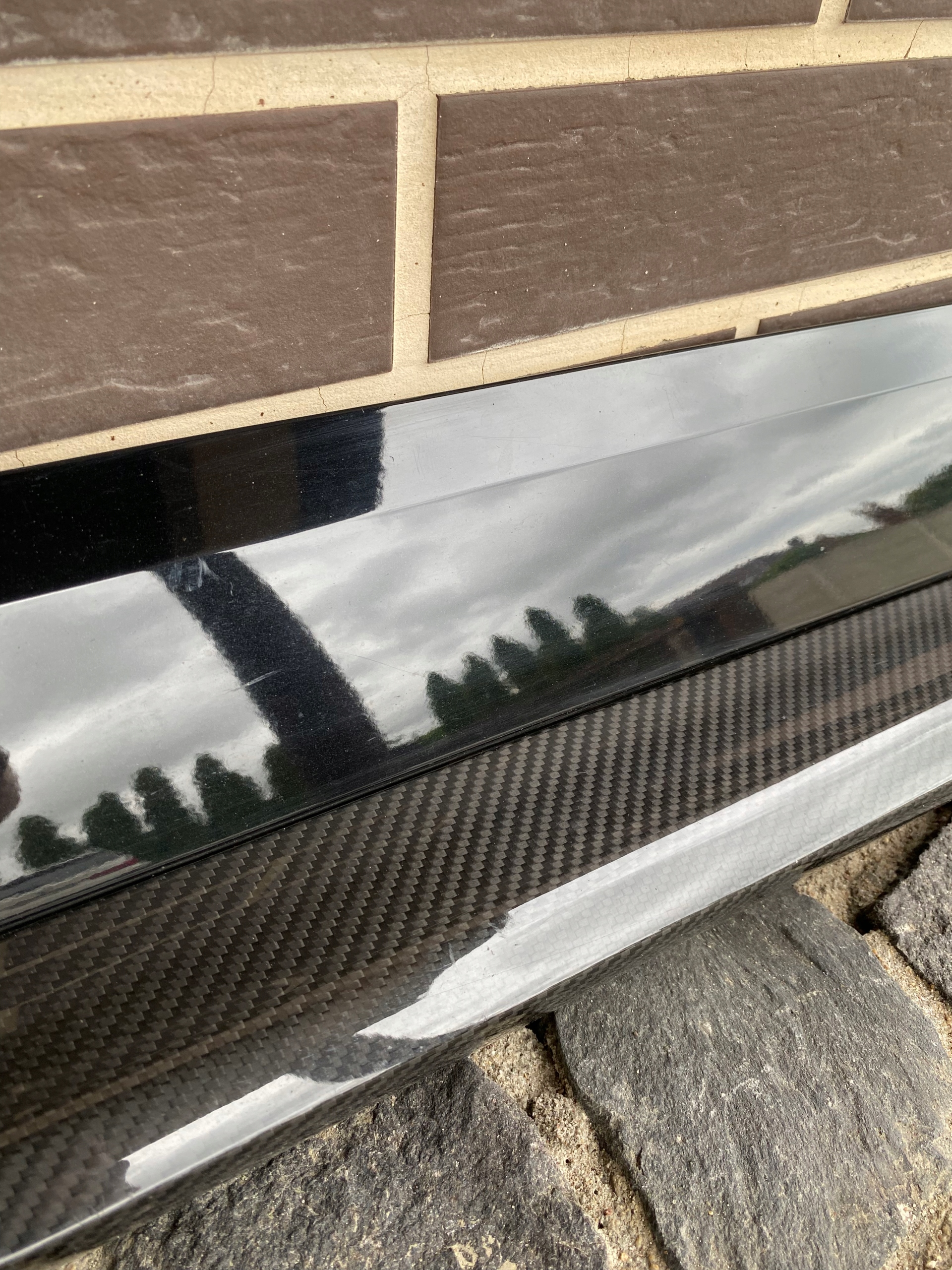 LISTWA DRZWI LEWY TYŁ AUDI Q5 80A CARBON Producent części Audi OE