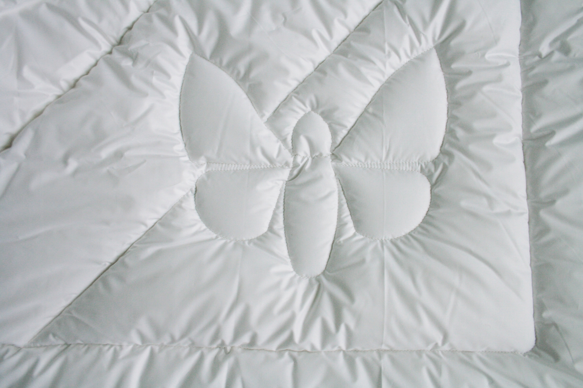 Kołdra jedwabna 220x200 cm od AMW Nawrot (Polska) Długość 200 cm