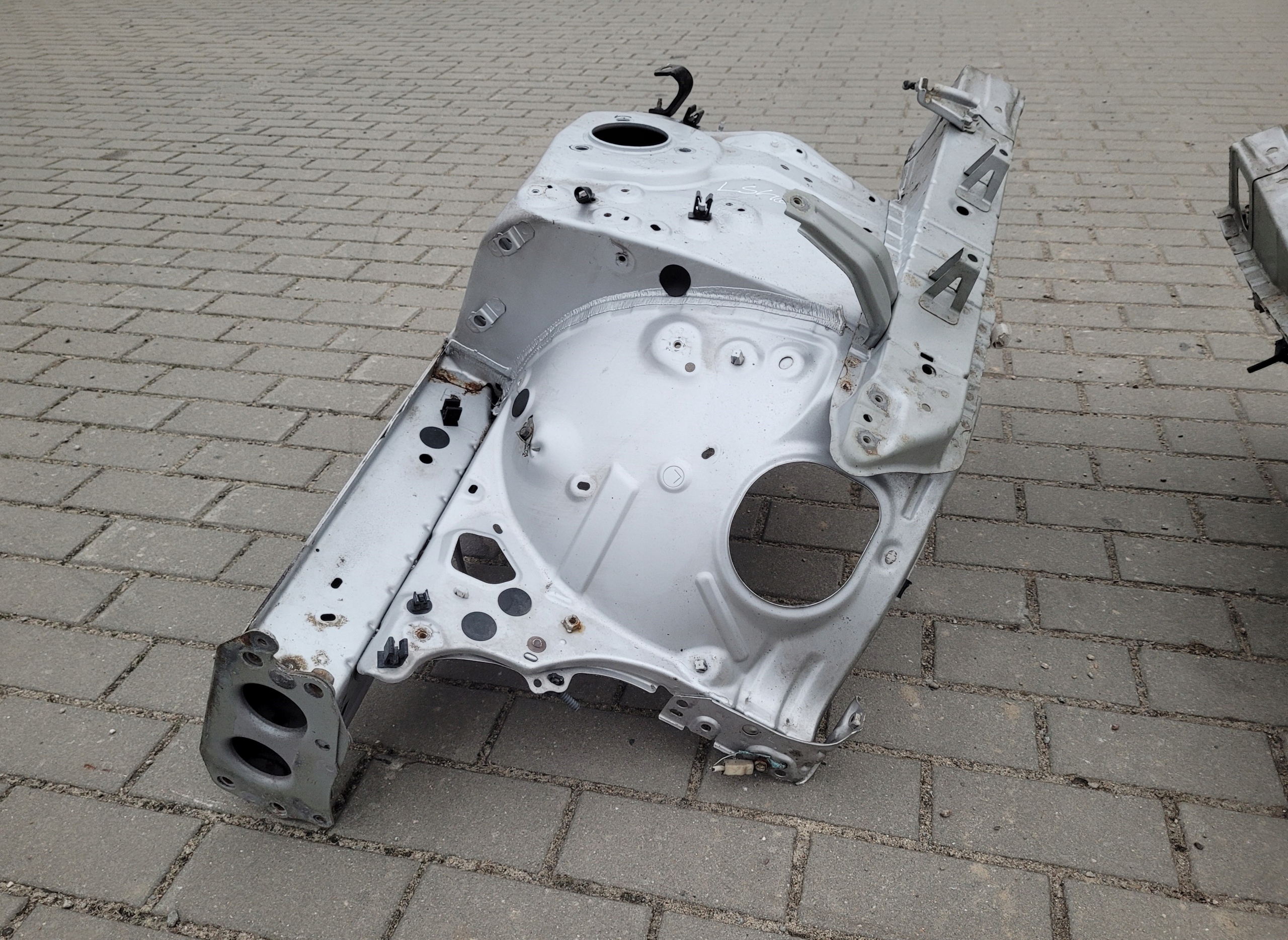 quarter front right left quarter front LEXUS LS 460 600 LS460 1F2
