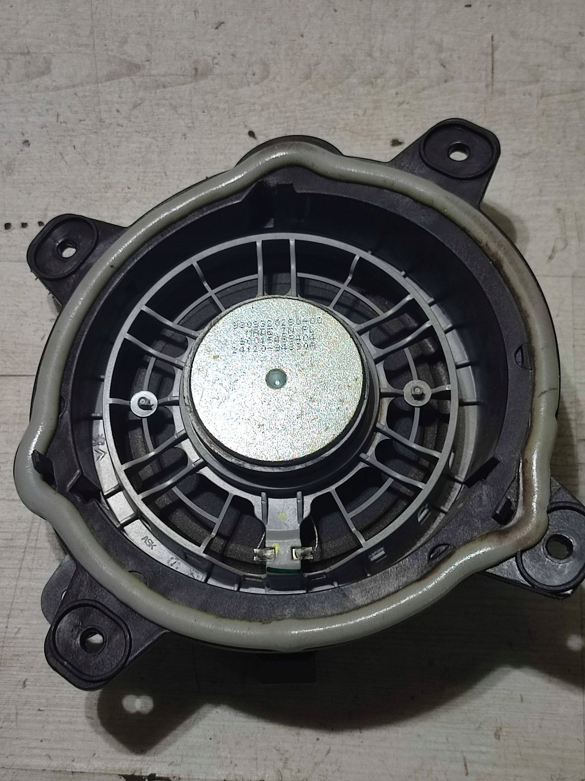 Opel Corsa F 2020 rear part side right speaker