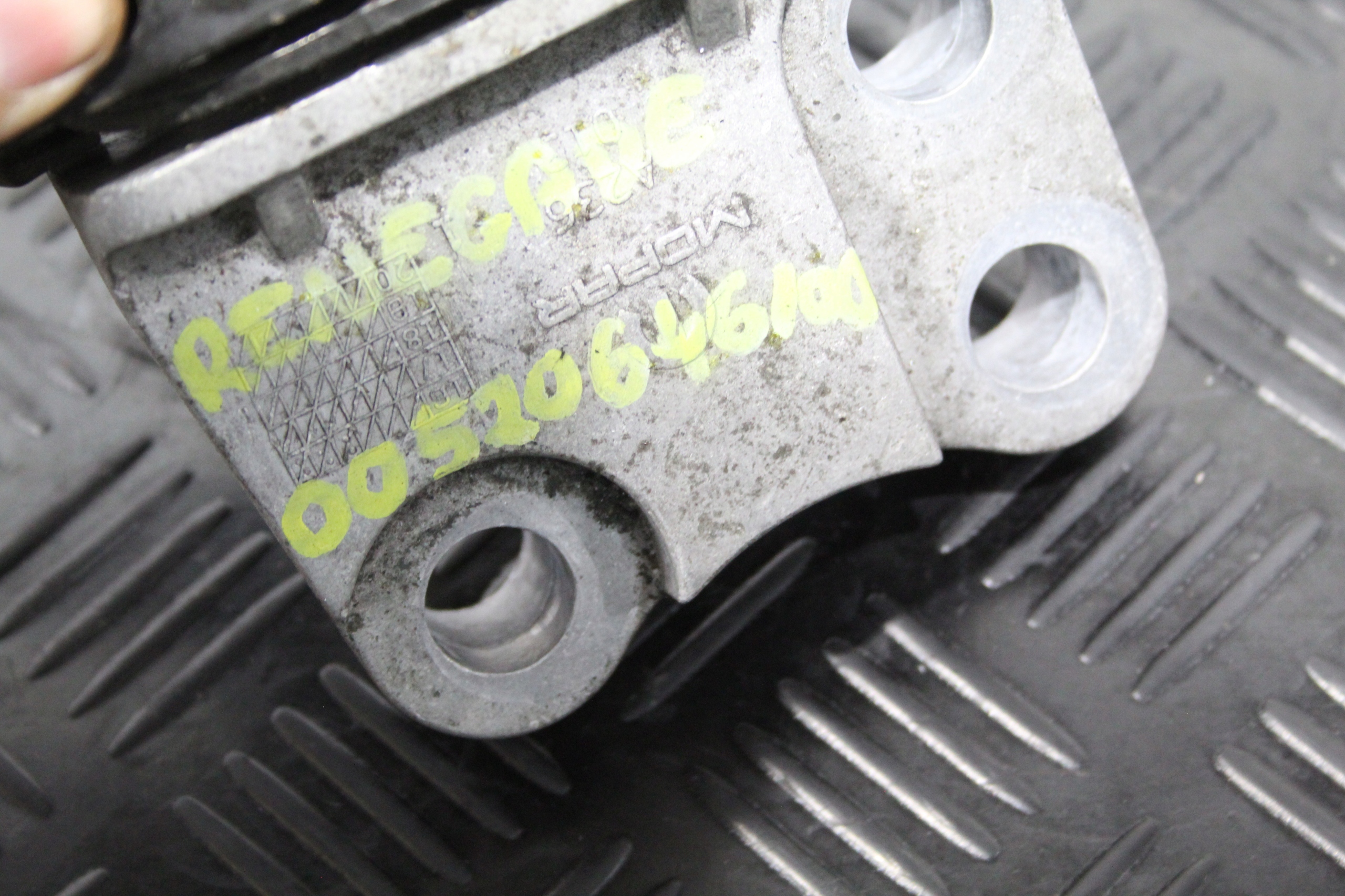 лапа подушка Двигателя RENEGADE 00520646100