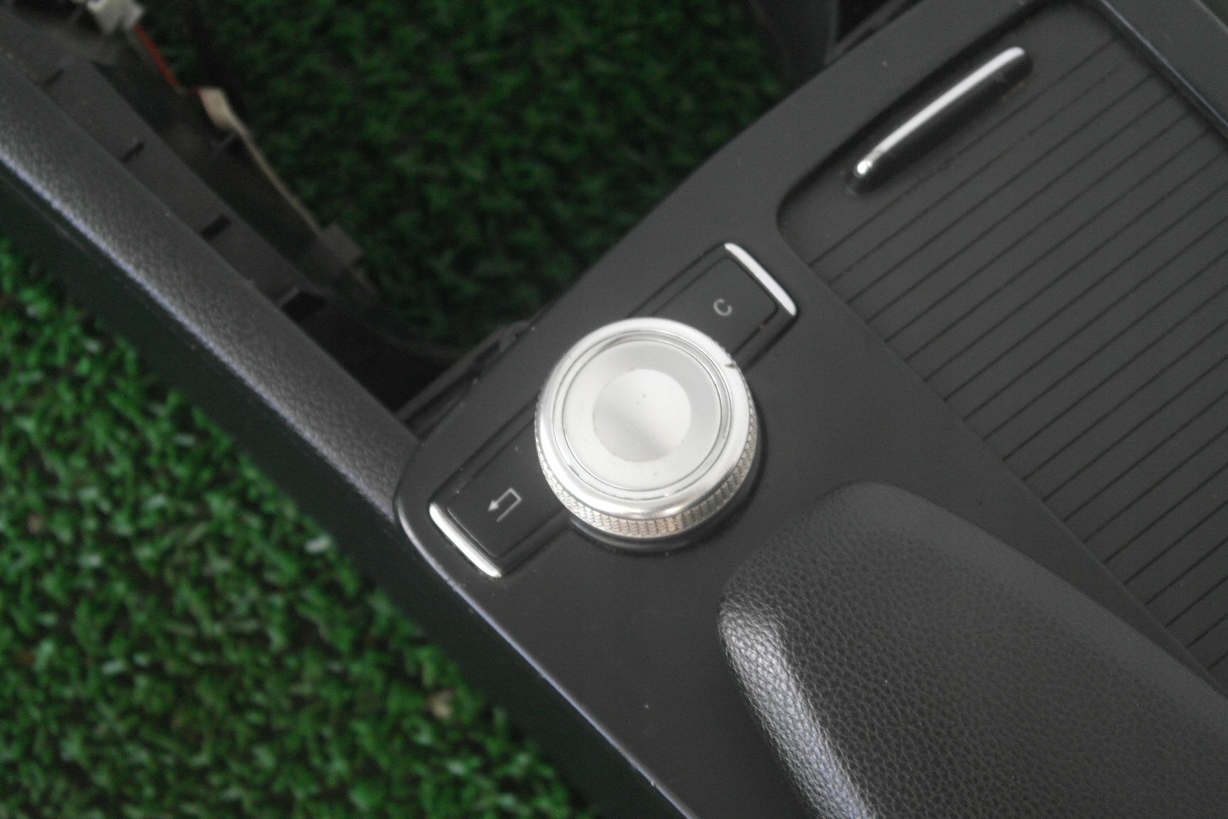 MERCEDES E-KLASA W207 09-16 TUNEL central PANEL armrest EUROPA OE
