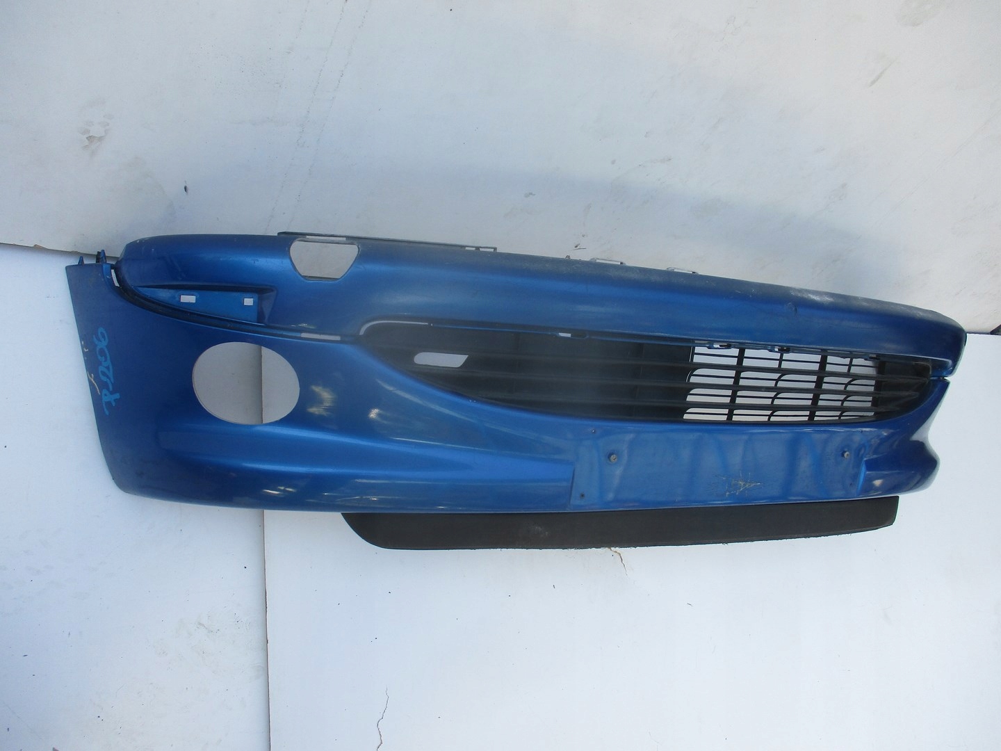 nárazník PEUGEOT 206 holý předek přední