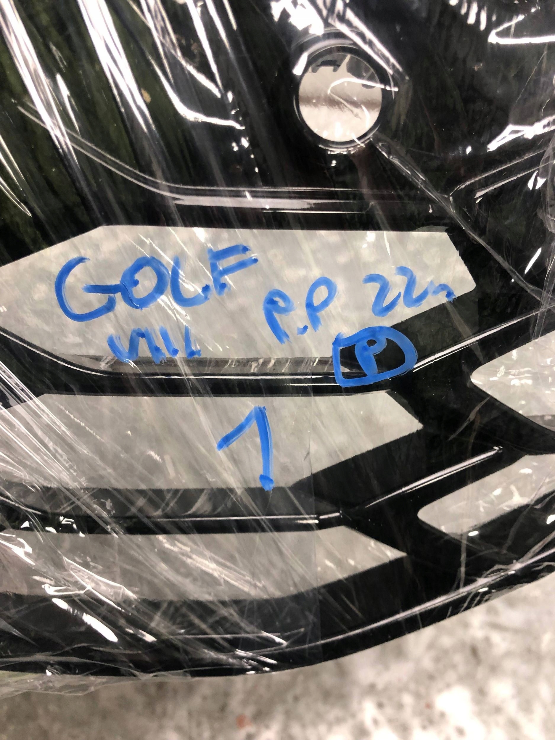 mřížka nárazníku pravý předek VW GOLF VIII 5H0853666AA