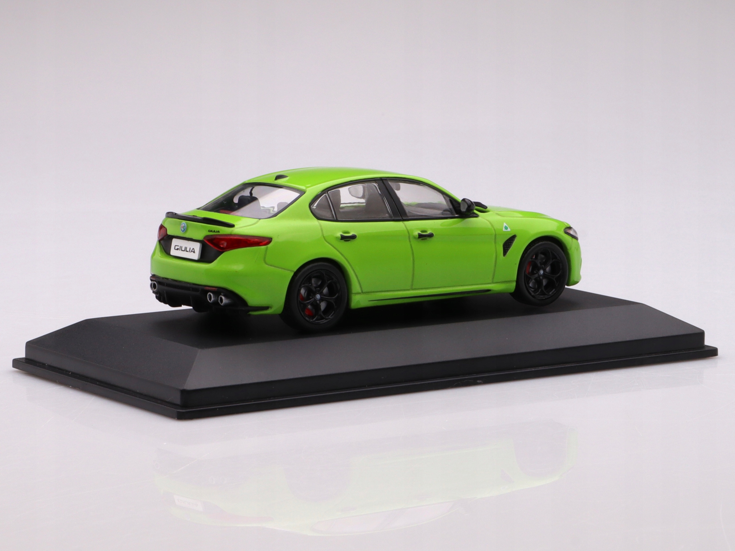 Model samochodu Alfa Romeo Giulia Quadrifoglio - 2020, green Solido 1:43 Stan opakowania oryginalne