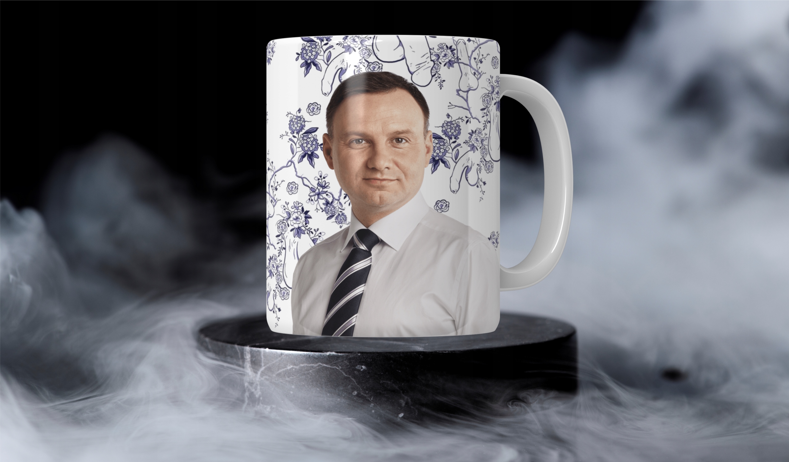 KUBEK FRIEND IN NEED IS A FRIEND IN DICK PREZENT Pojemność 330 ml