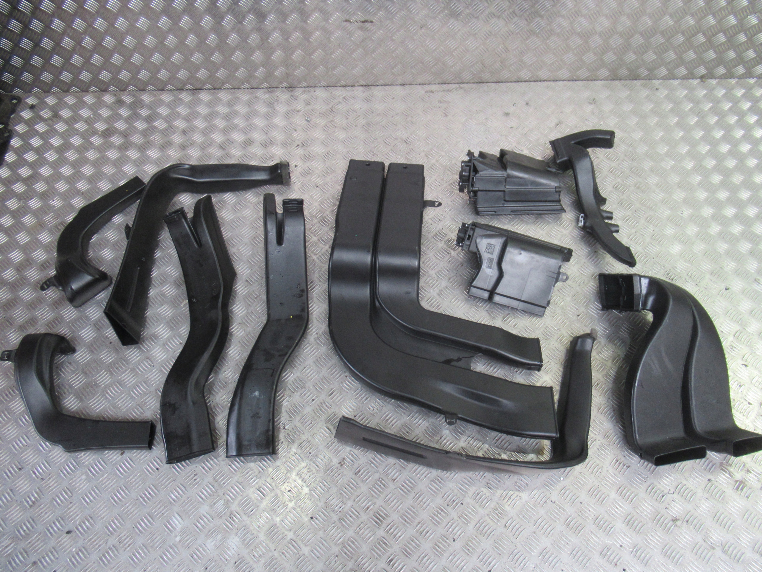 PORSCHE CAYENNE 7P5 LIFT PRZEWODY KANALY POWIETRZA