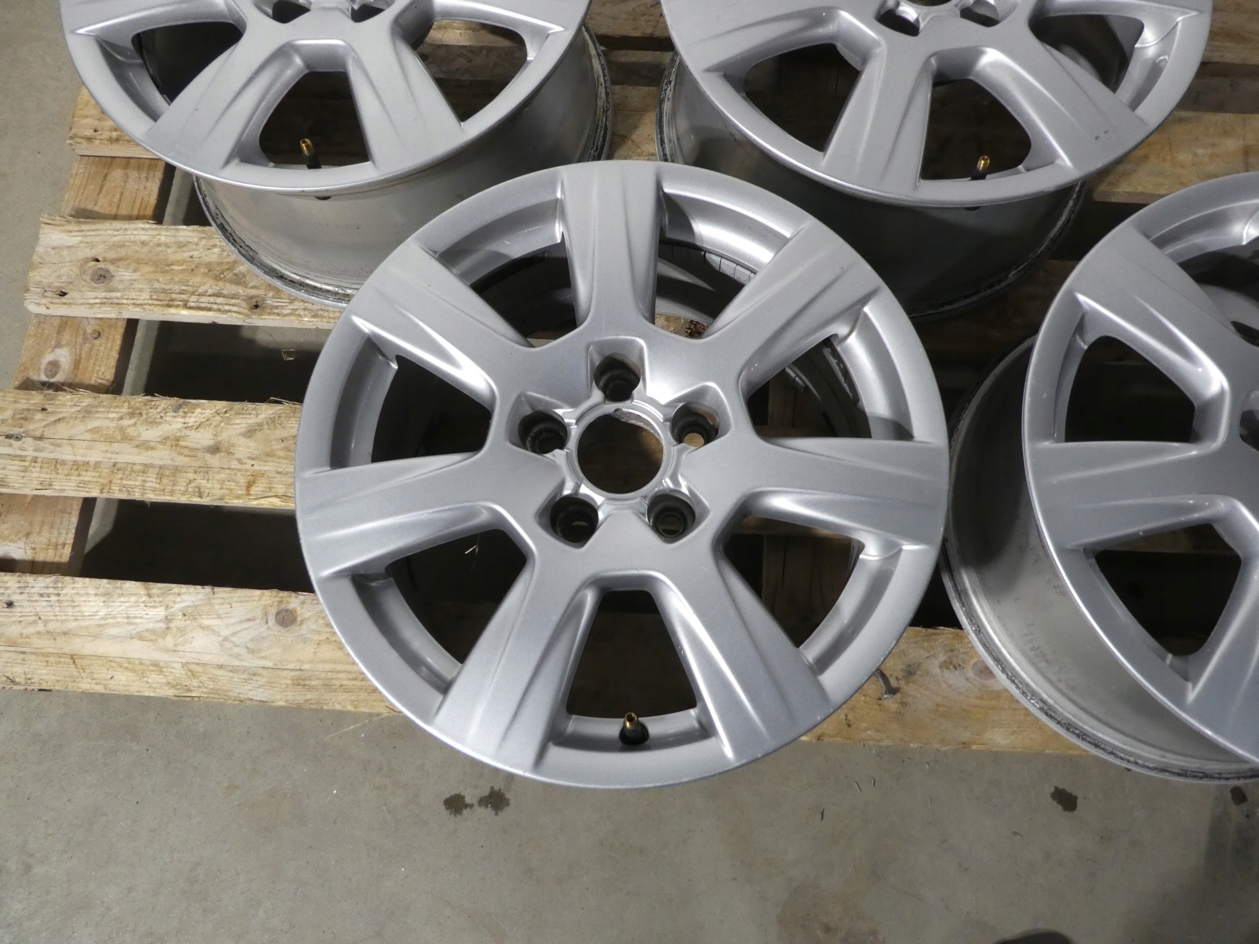 4X discs aluminium disc 1K0601025A VW 5X112