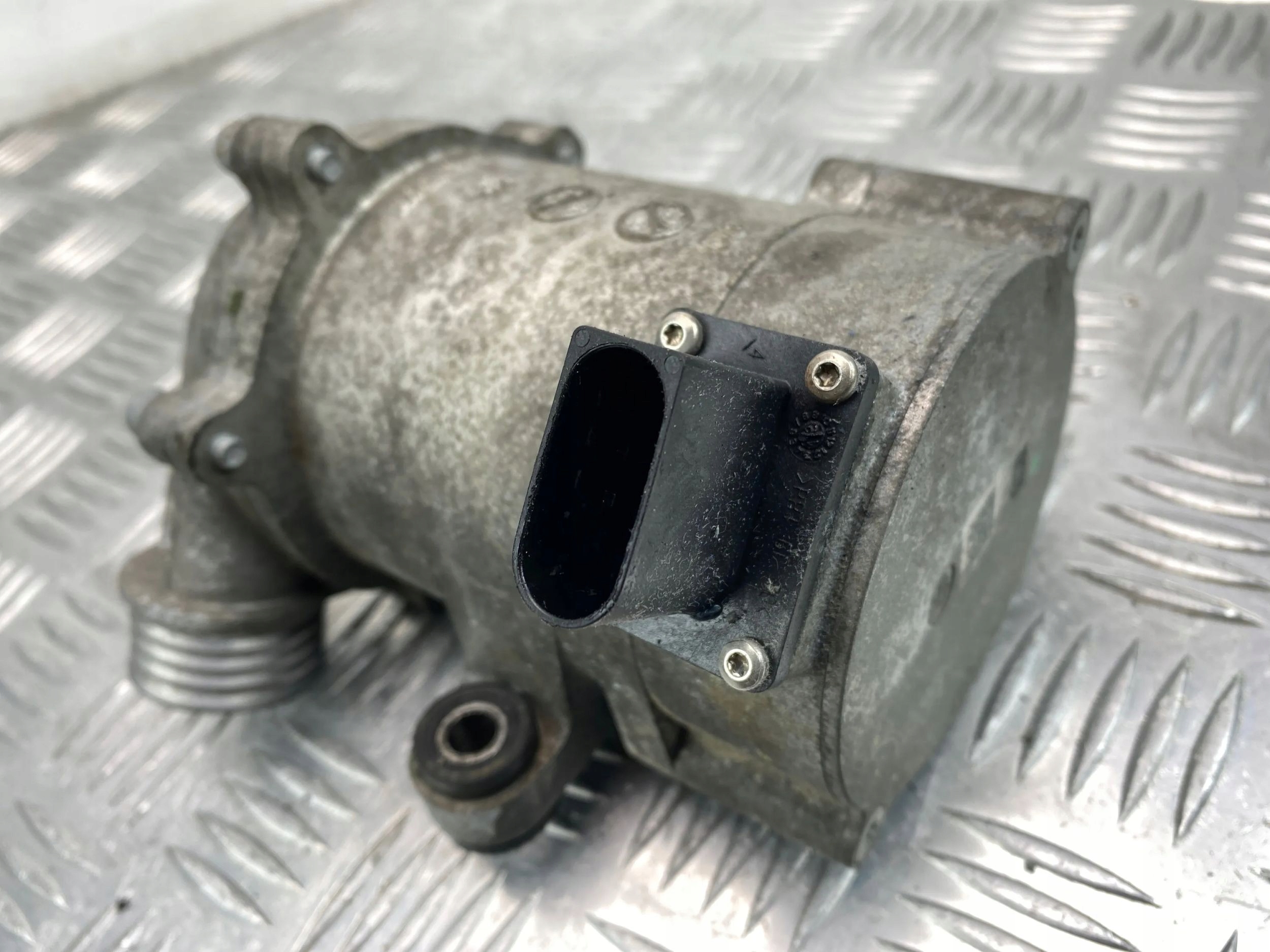 BMW X1 E84 xDrive 20i N20B20 water pump 7597715