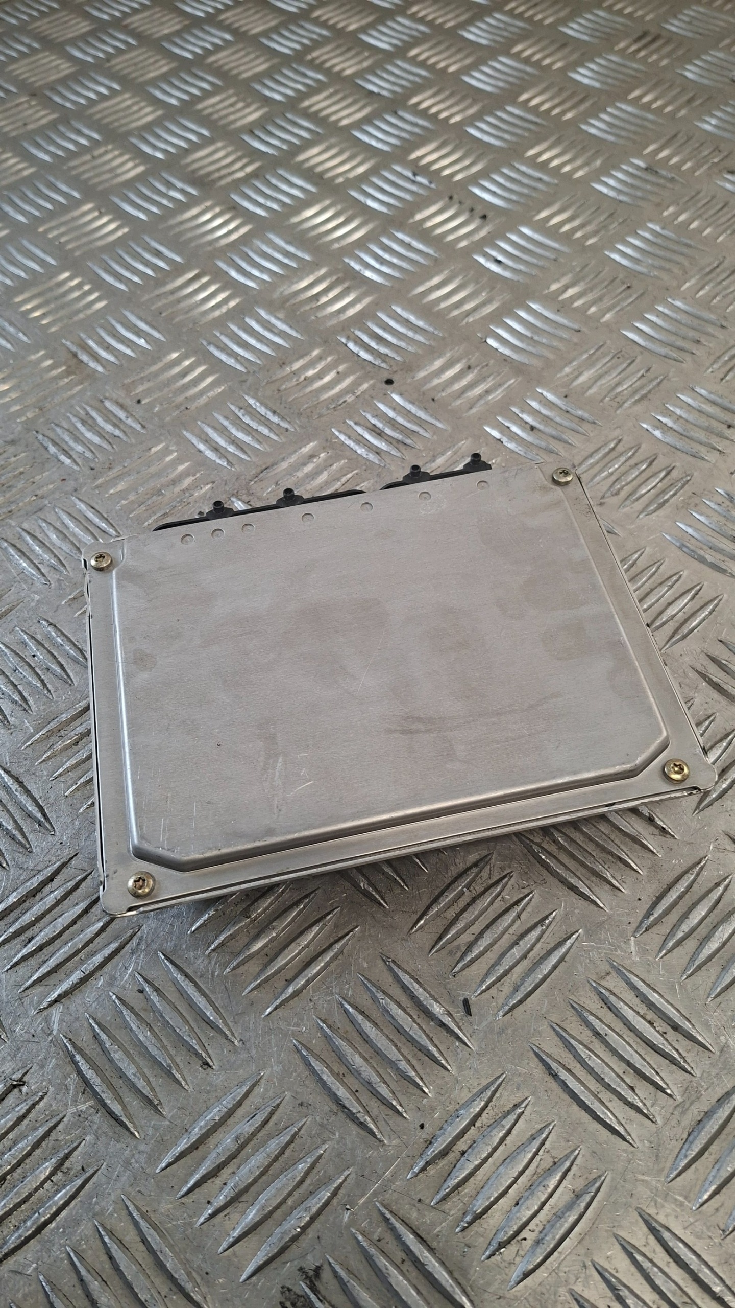control unit of the engine AUDI A4 B5 1.8