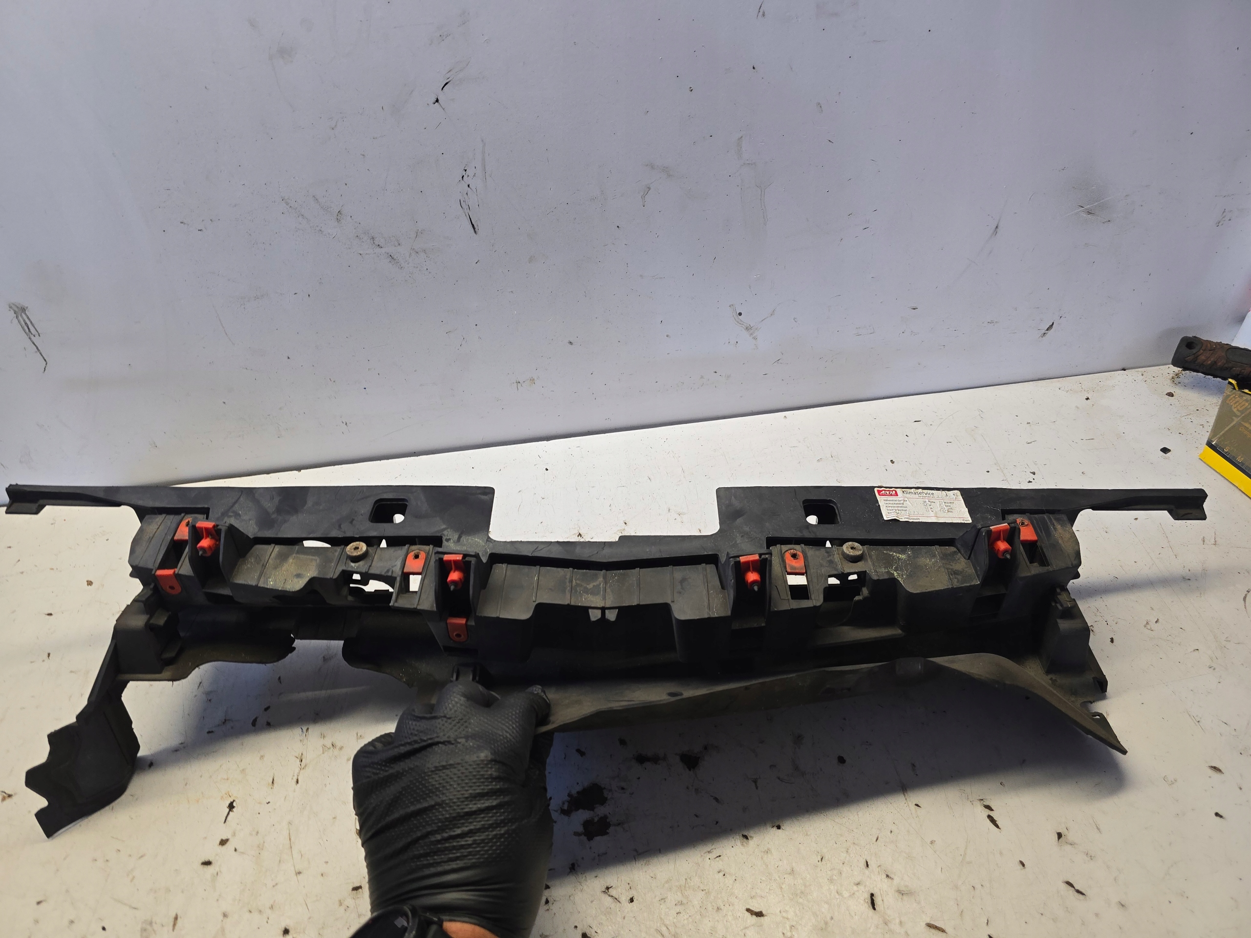 OPEL ASTRA J LIFT plastic supports of the front support central holder front