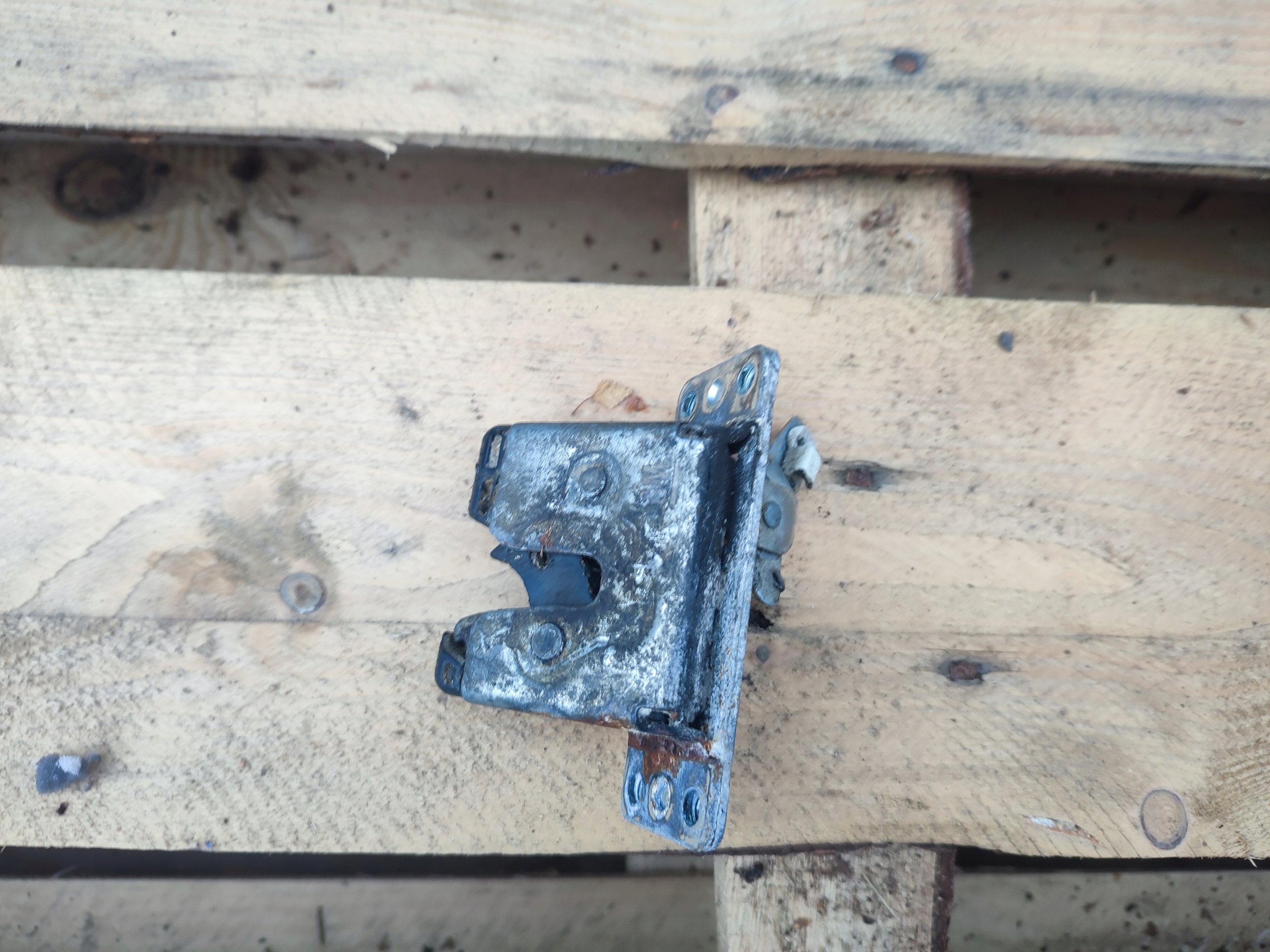 lock bonnet rear part OPEL VIVARO A RENAULT TRAFIC