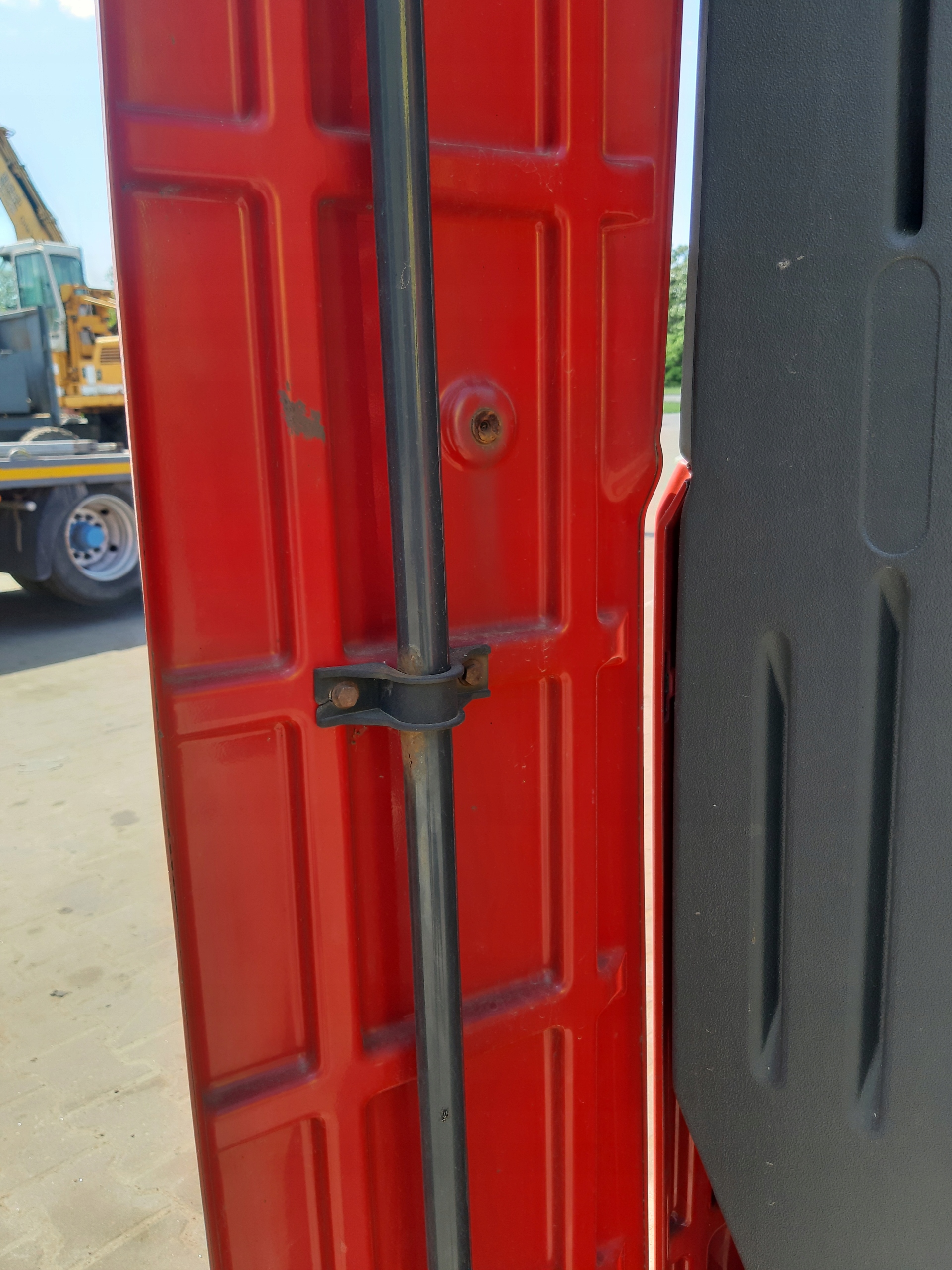 bonnet hood left side lower spoiler cabs IVECO STRALIS 450 E5 2007R