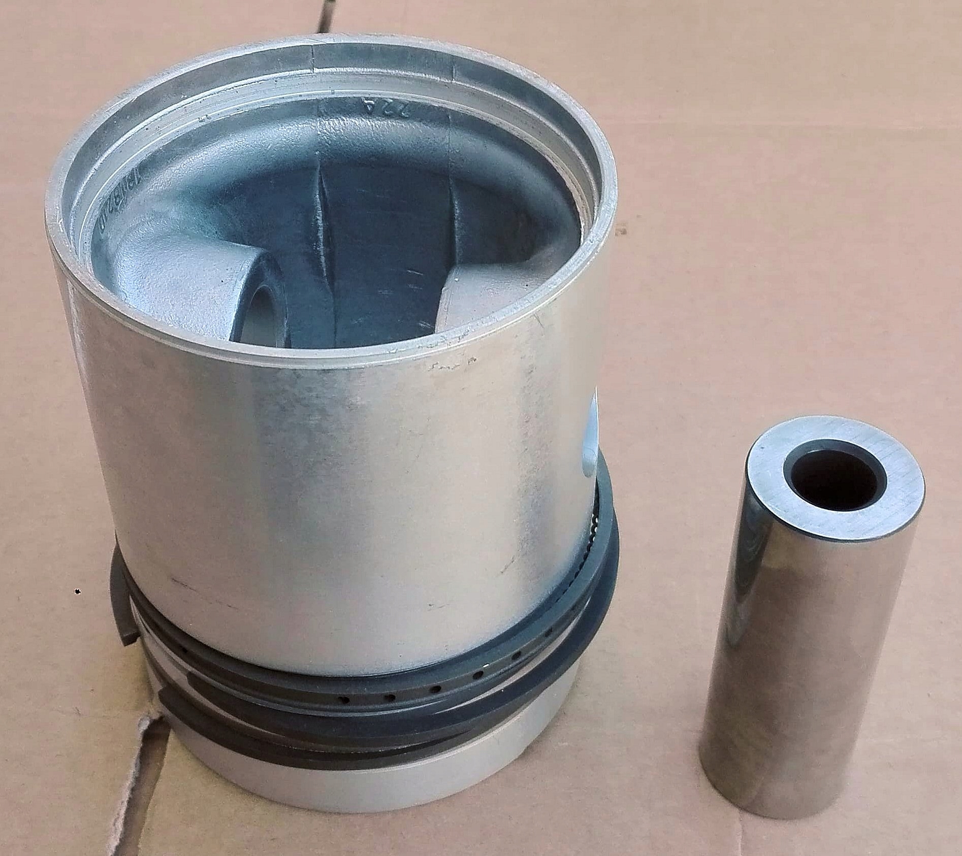 TŁOK SILNIKA SW 400 BIZON AUTOSAN ORYGINAŁ WSK