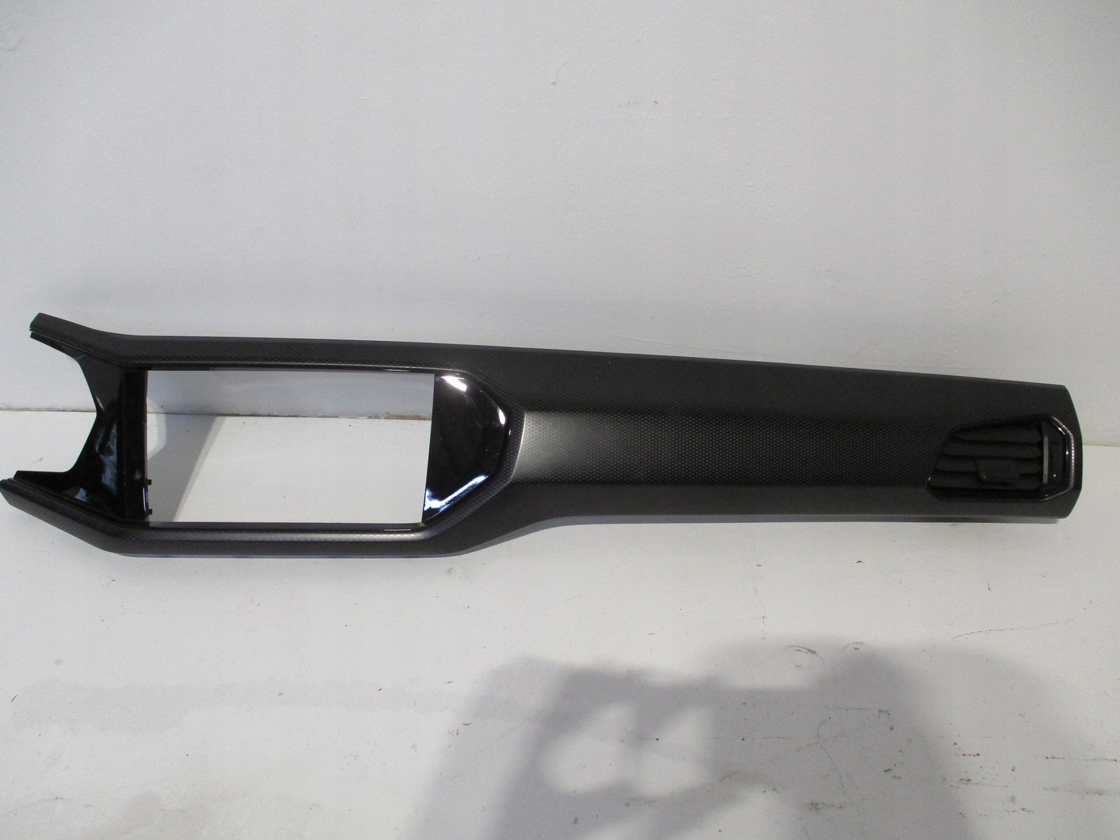 MOULAGE CONSOLE DEKOR VW T ROC 2GM858418H