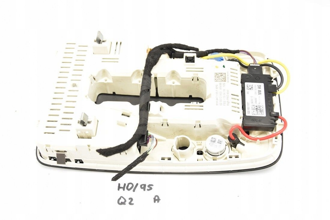Audi Q2 лампочка Обшивка потолка 81A947135F