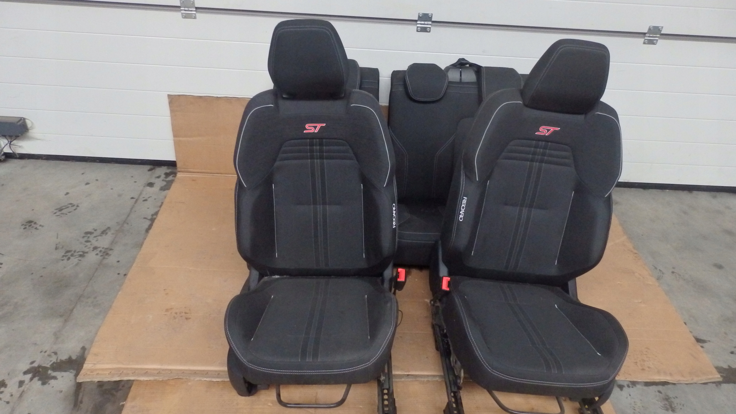 СИДІННЯ СИДІННЯ FORD FIESTA MK8 ST 5-ДВЕРНИЙ