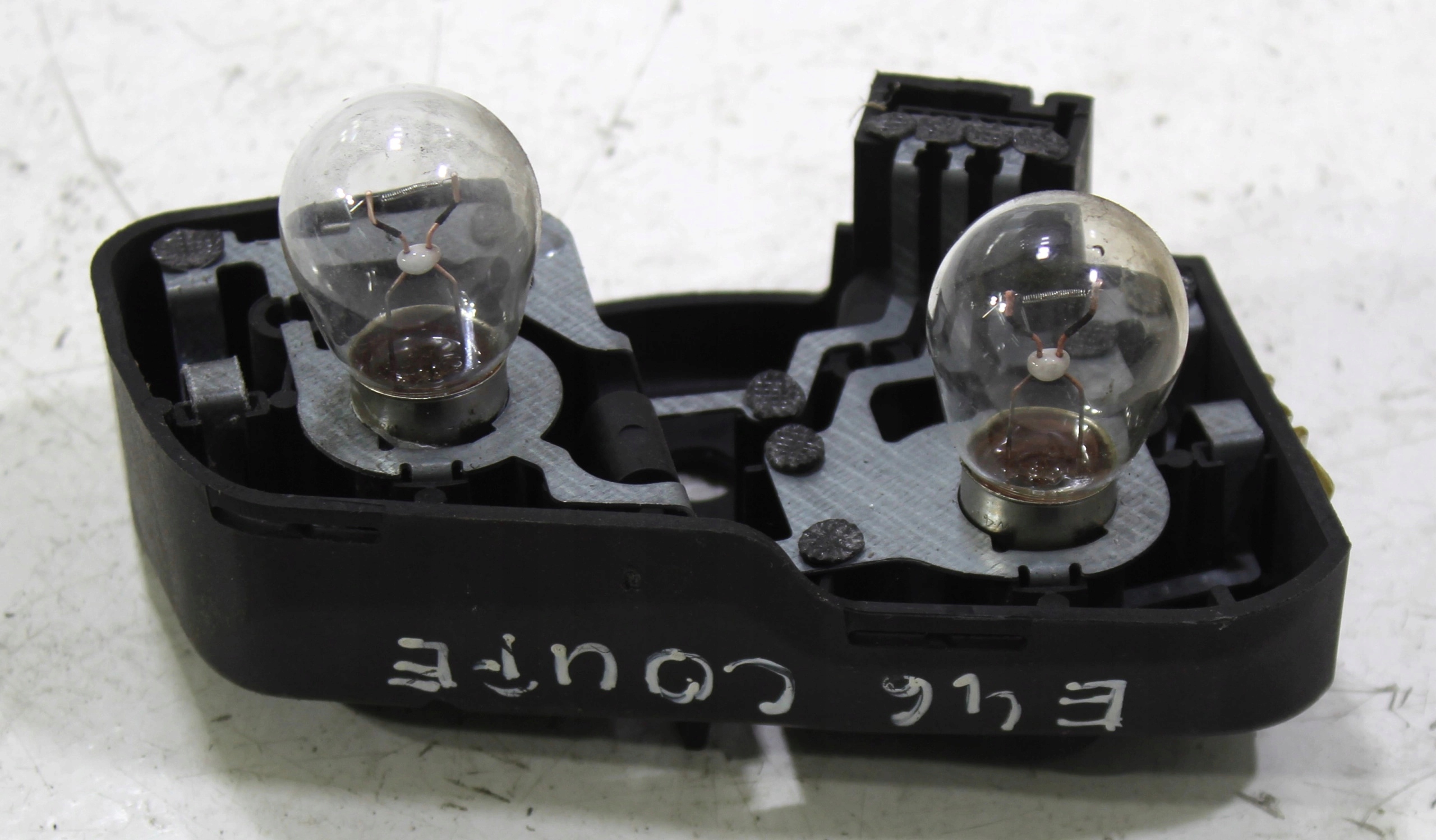 WKŁAD LAMPY PRAWY TYŁ BMW E46 COUPE 6907938