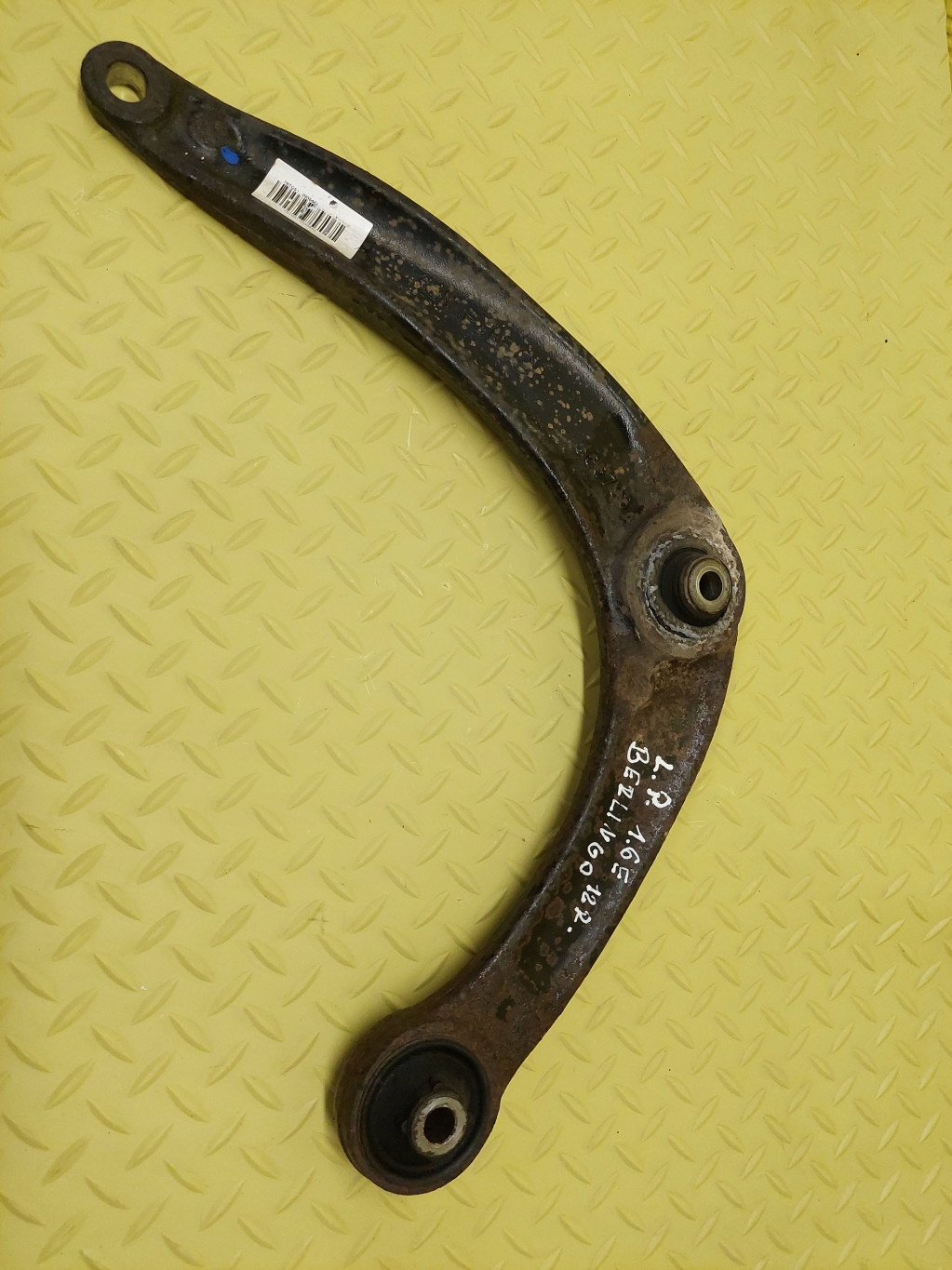 CITROEN BERLINGO III 1.6 VTI arm left front 566793