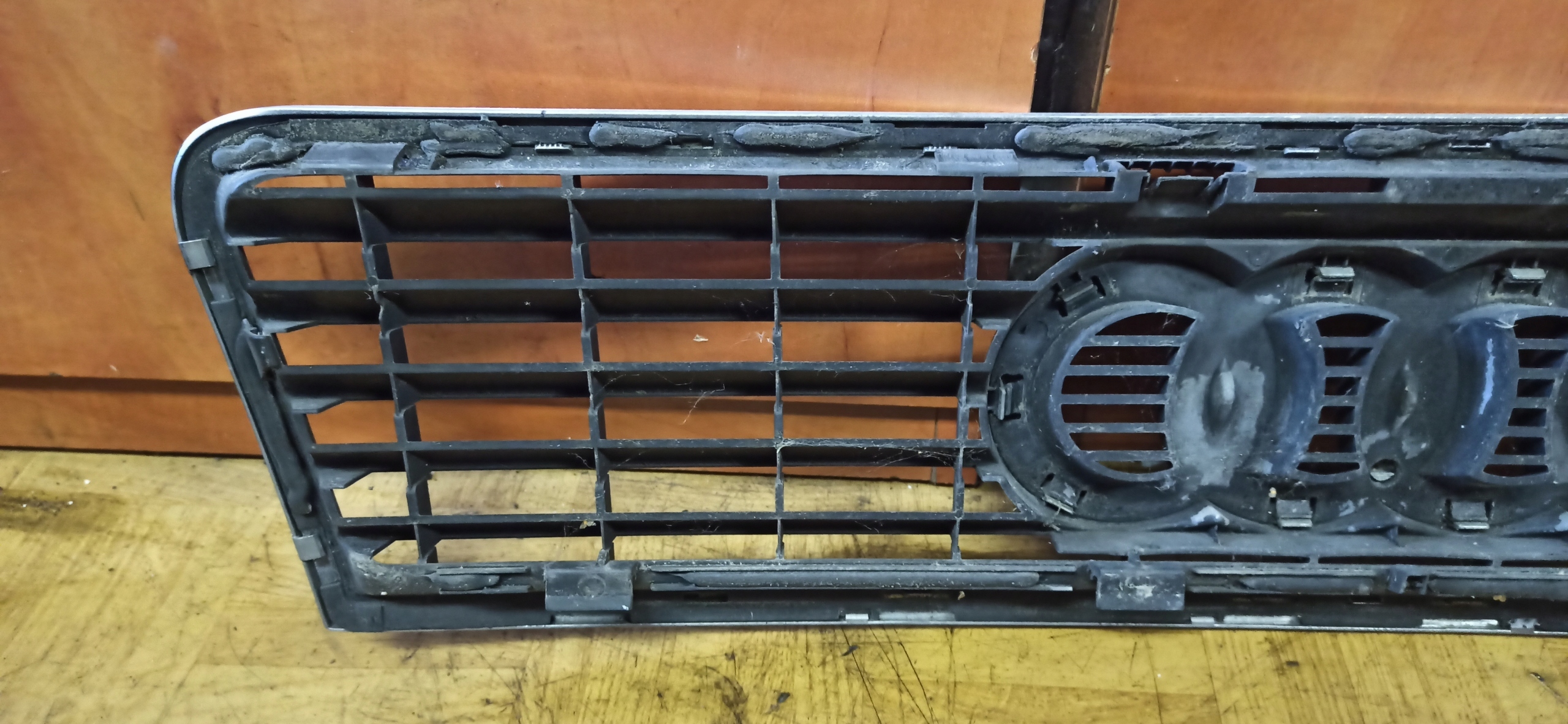 front PREKLADgrill AUDI A6 4B0853651F