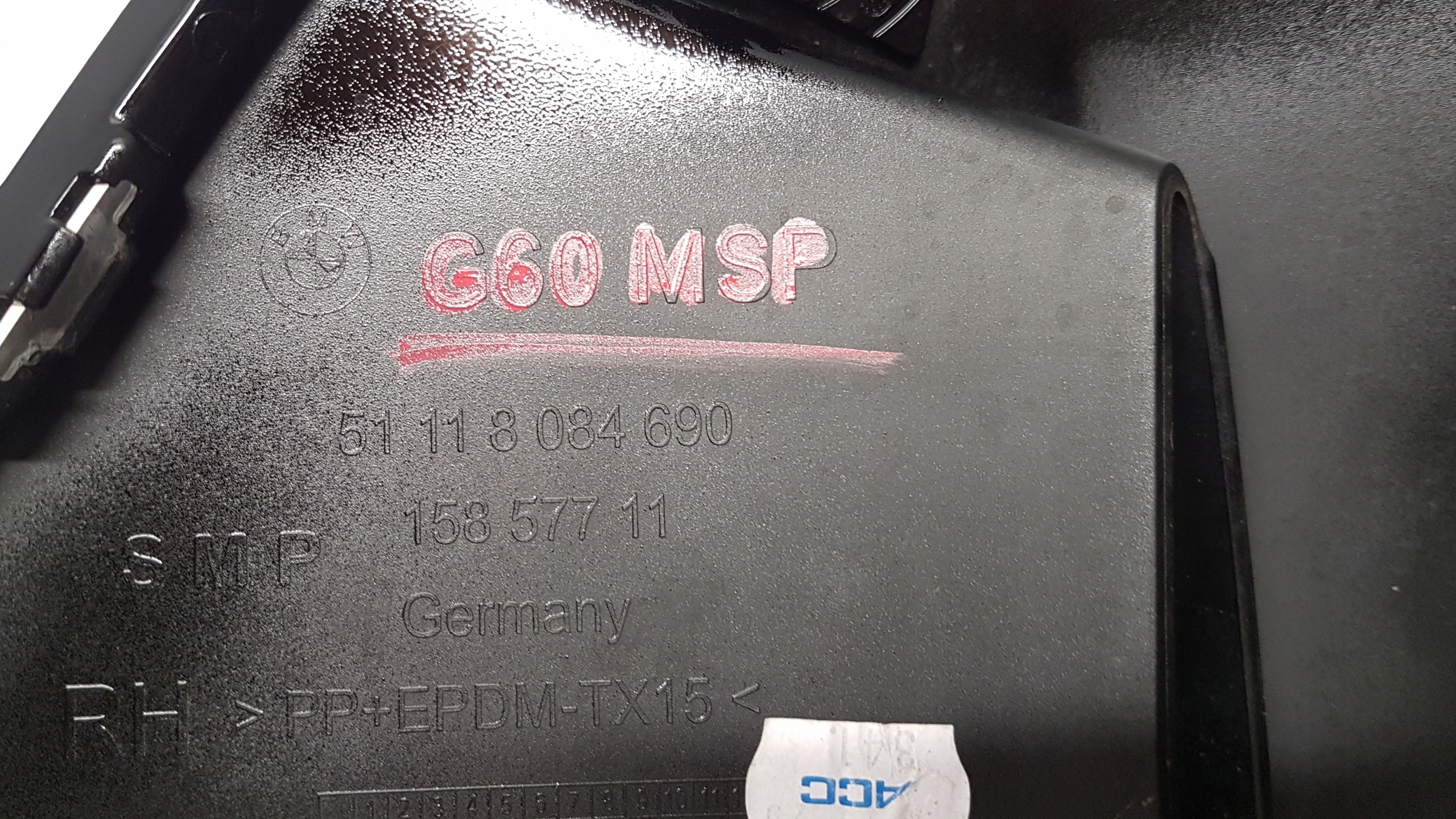 grid of a bumper right front BMW G60 G61 m-packet 8084690