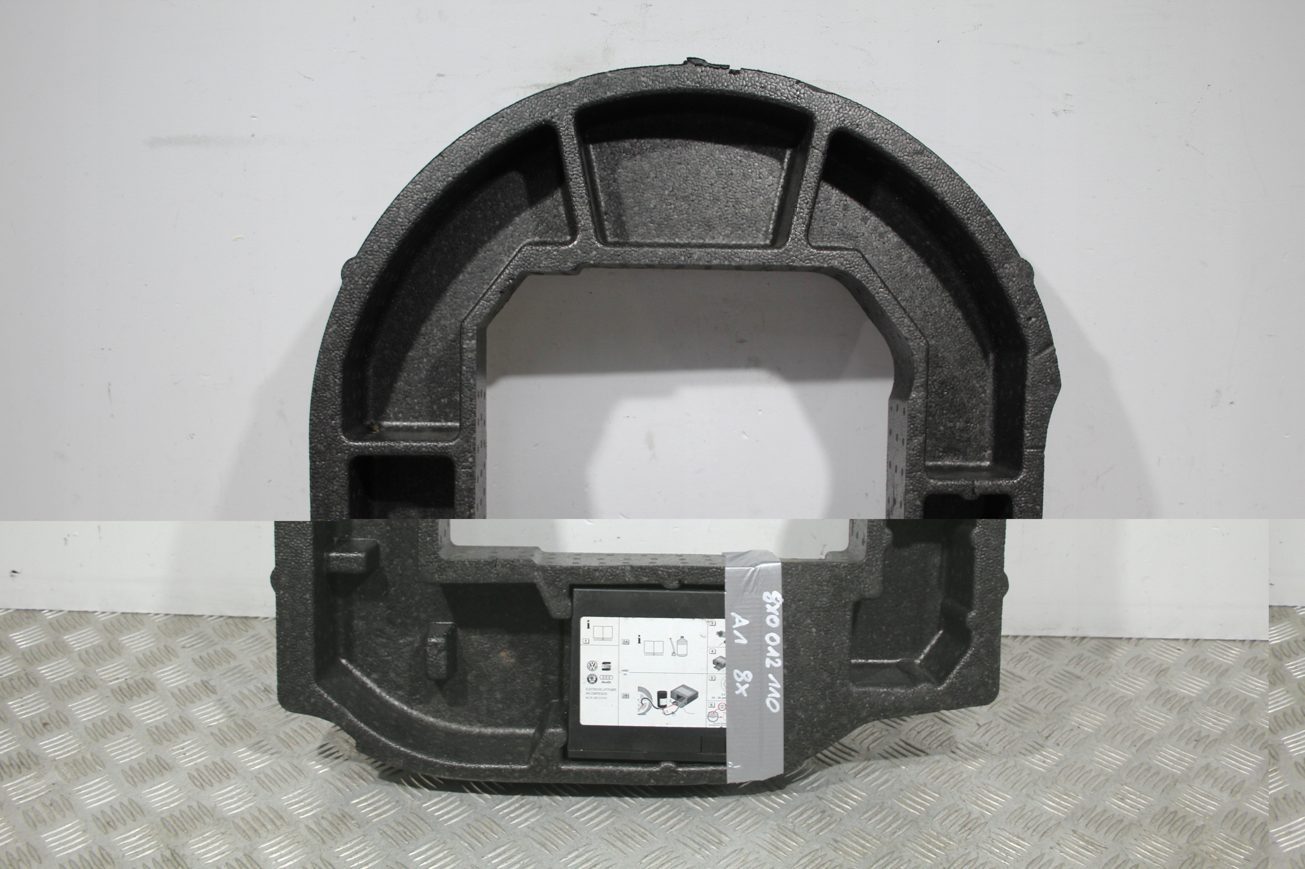 polystirene boot compressor; AUDI A1 8X0 8X