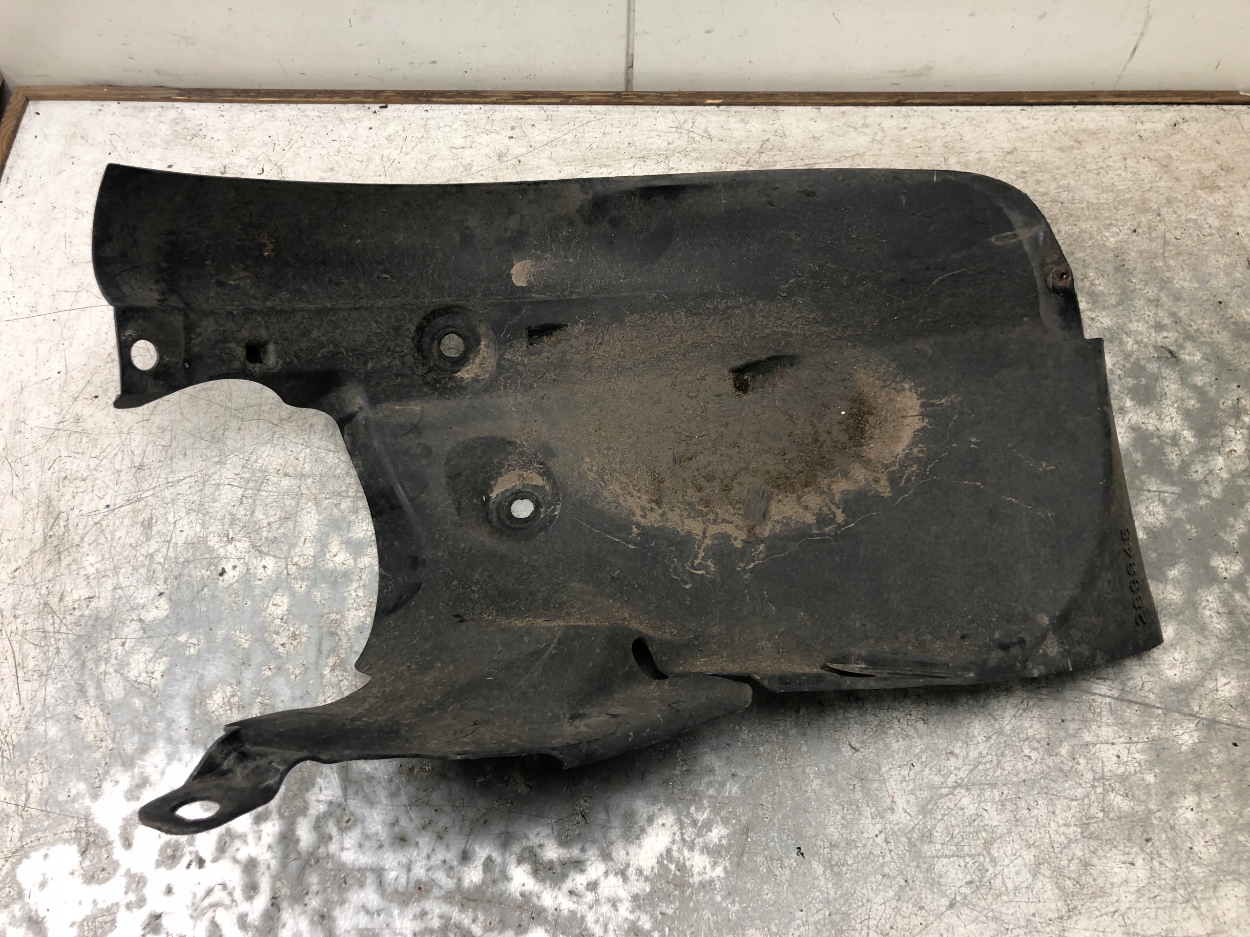 mudguard left front part rear RENAULT CLIO III 8200289945