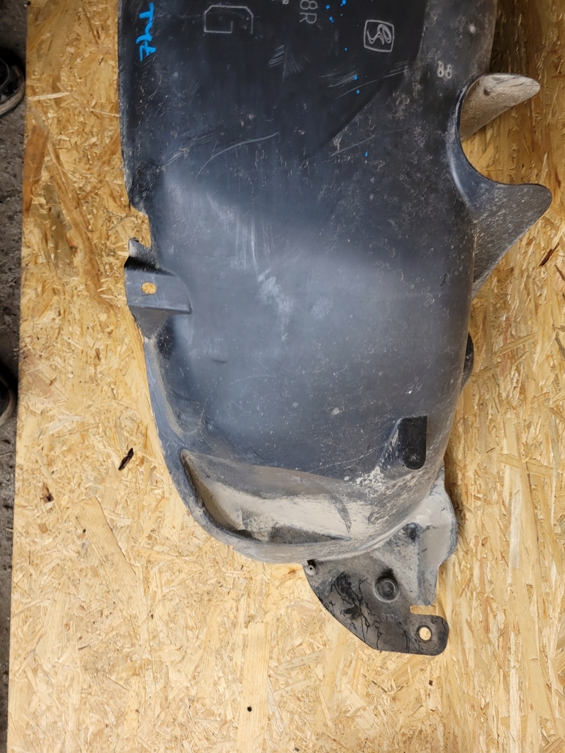 mudguard rear. rear part left RENAULT CLIO IV 4 HB