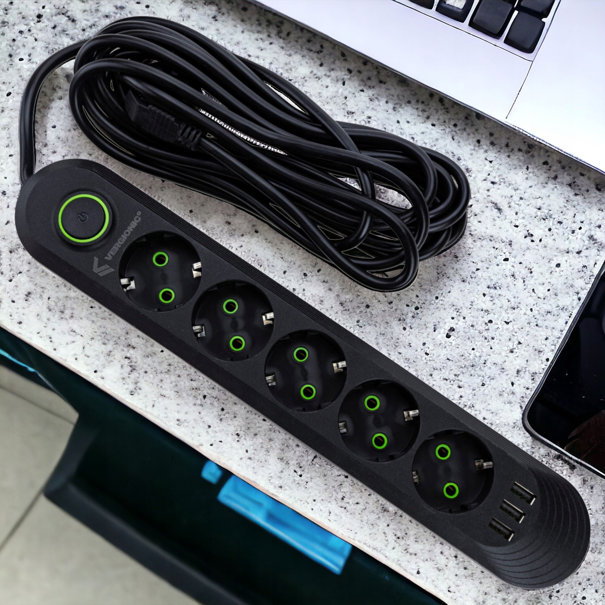 PRZEDŁUŻACZ 5M LISTWA ZASILAJĄCA 5 GNIAZD 3 USB PRZYCISK ANTYPRZEPIĘCIOWA Średnica przewodu 1.5 mm