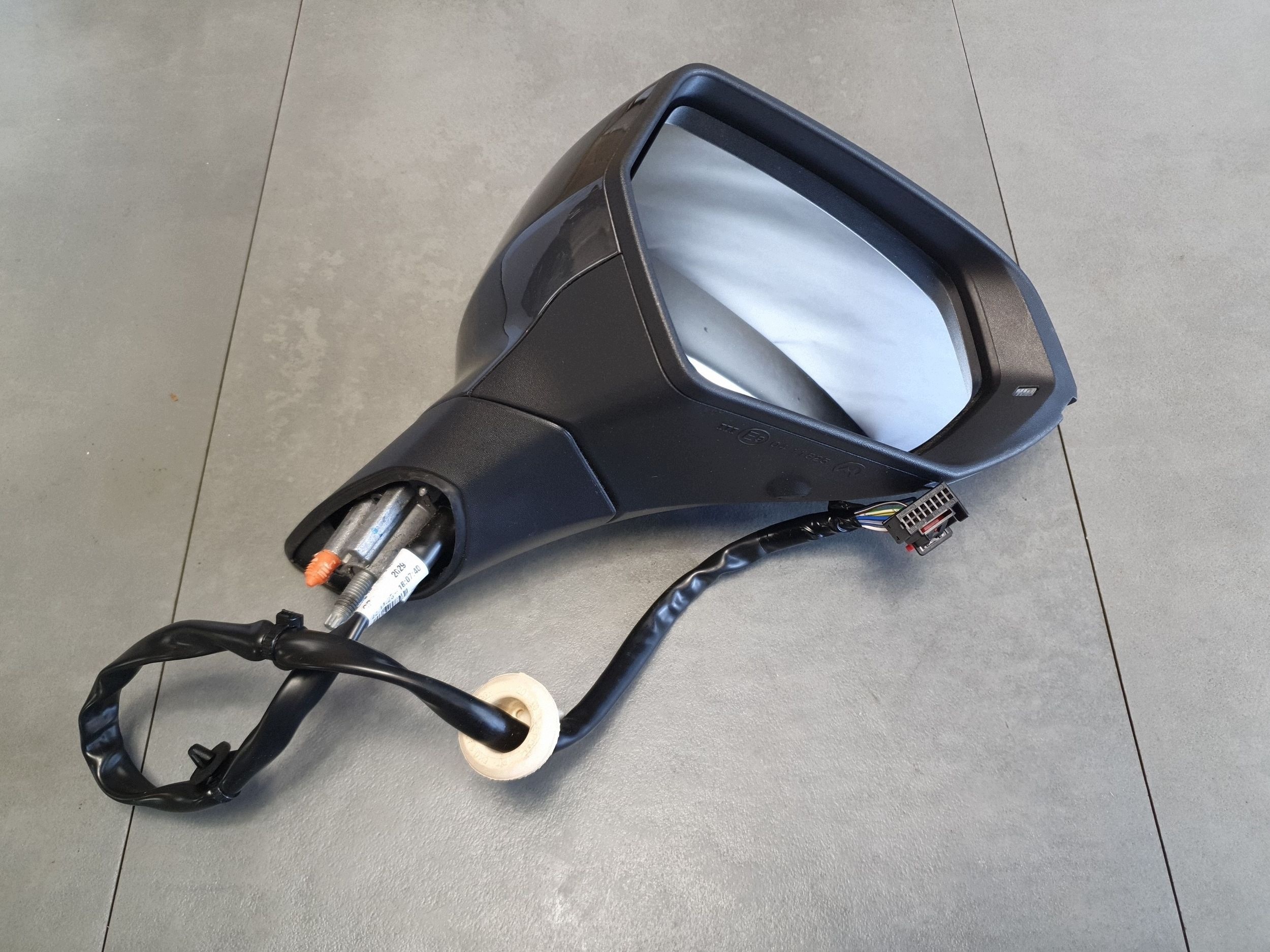 Cupra Leon IV electrics mirror side right 5FB857508AF 13pin