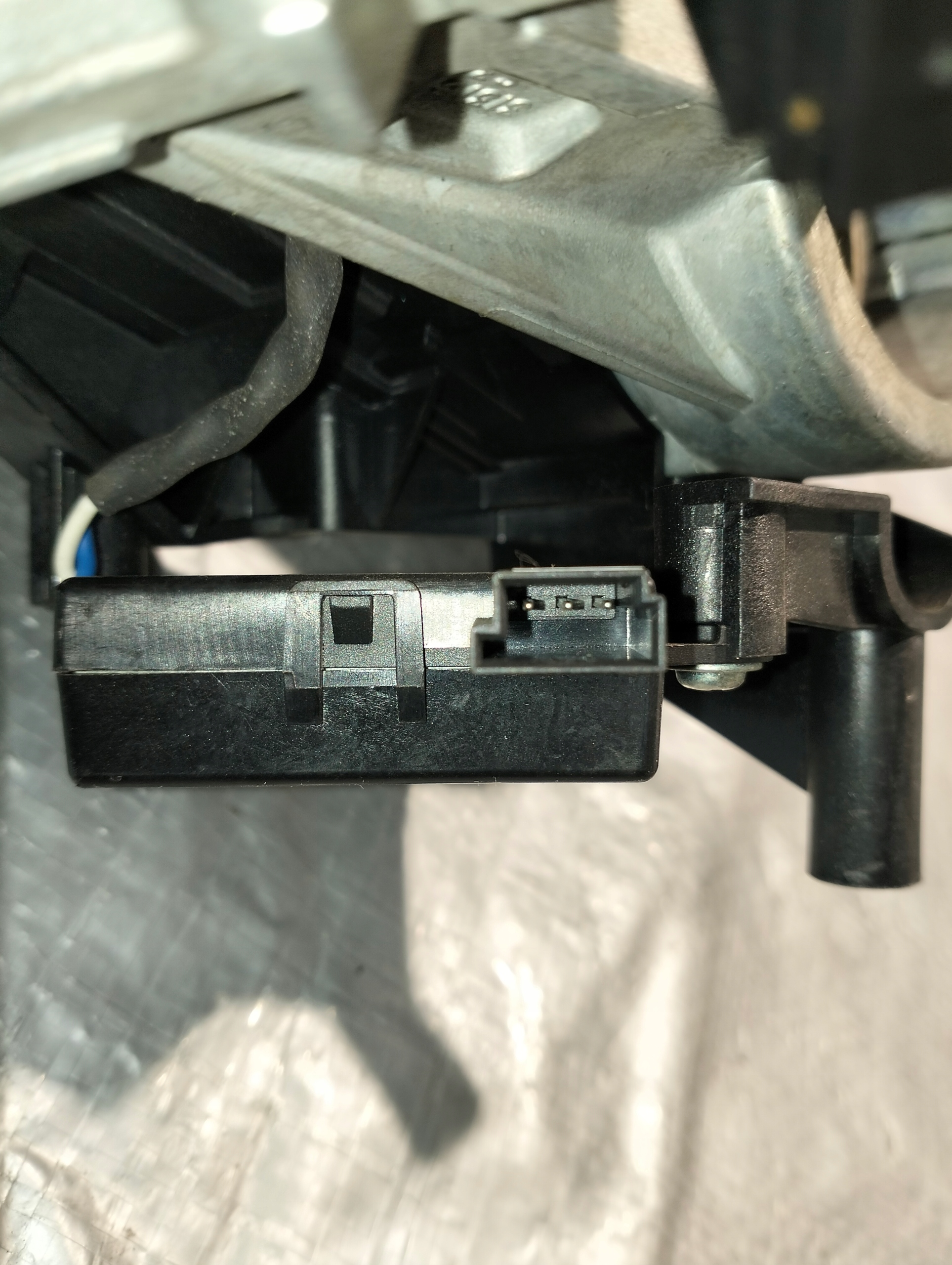commande levier commodo sous volant allumage Opel Insignia A OE 13305522 / 13303268