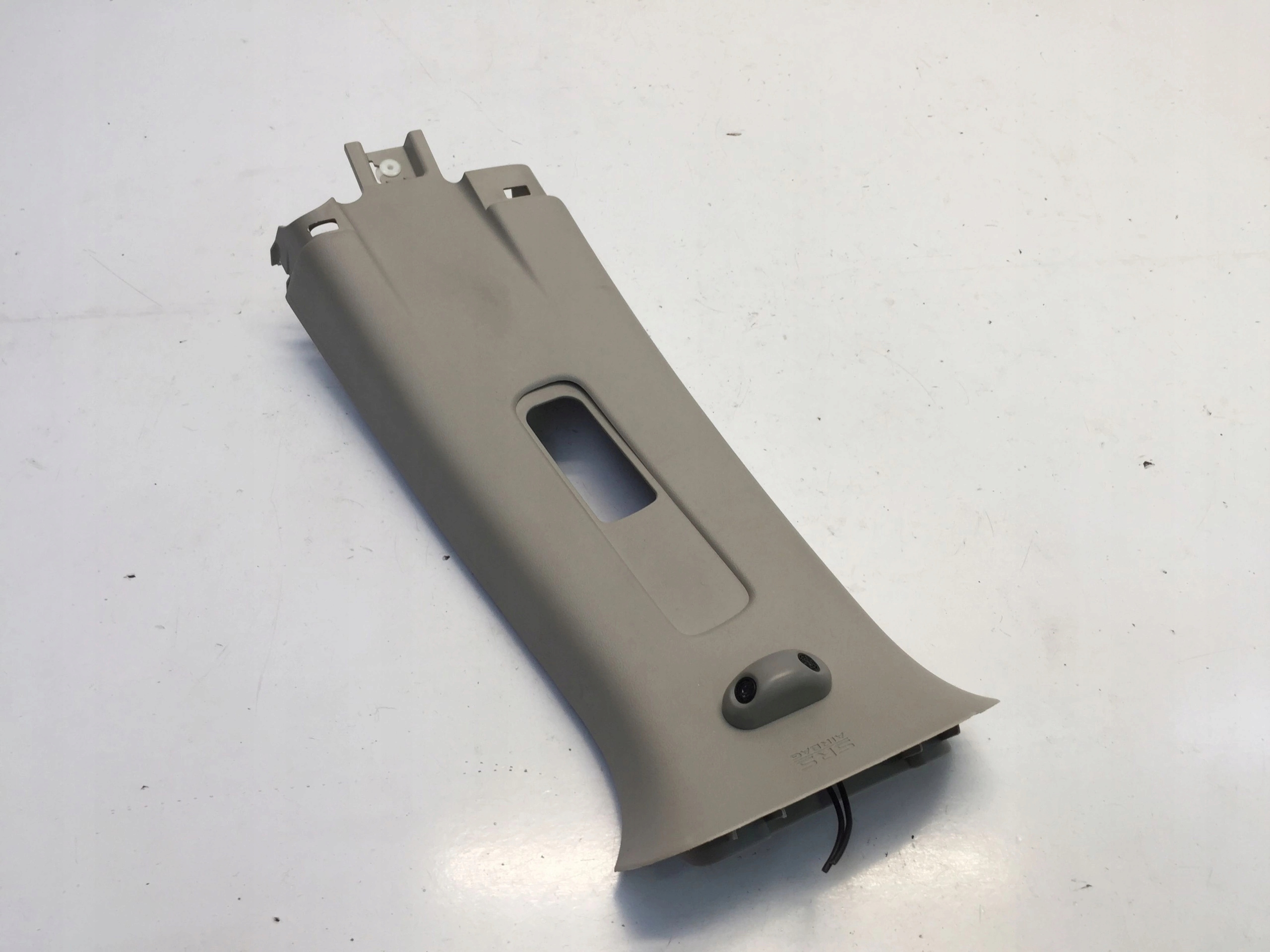 MITSUBISHI L200 V OSLONA SLUPKA SRODKOWEGO LEWA