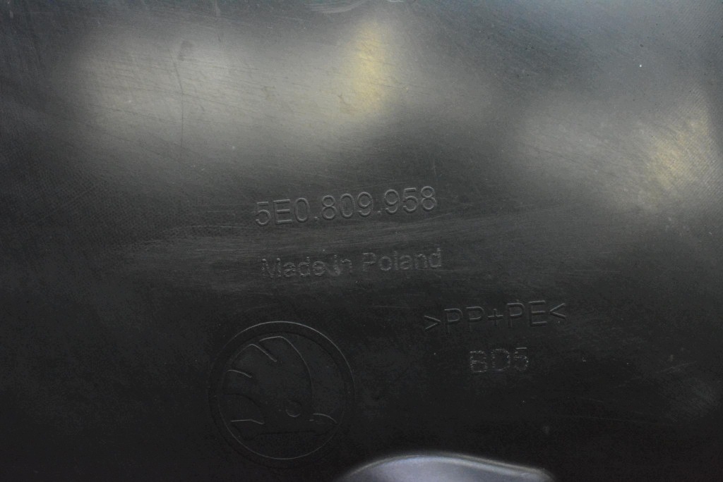 mudguard right front front 5E0809958 SKODA OCTAVIA 3 III LIFT 17-20