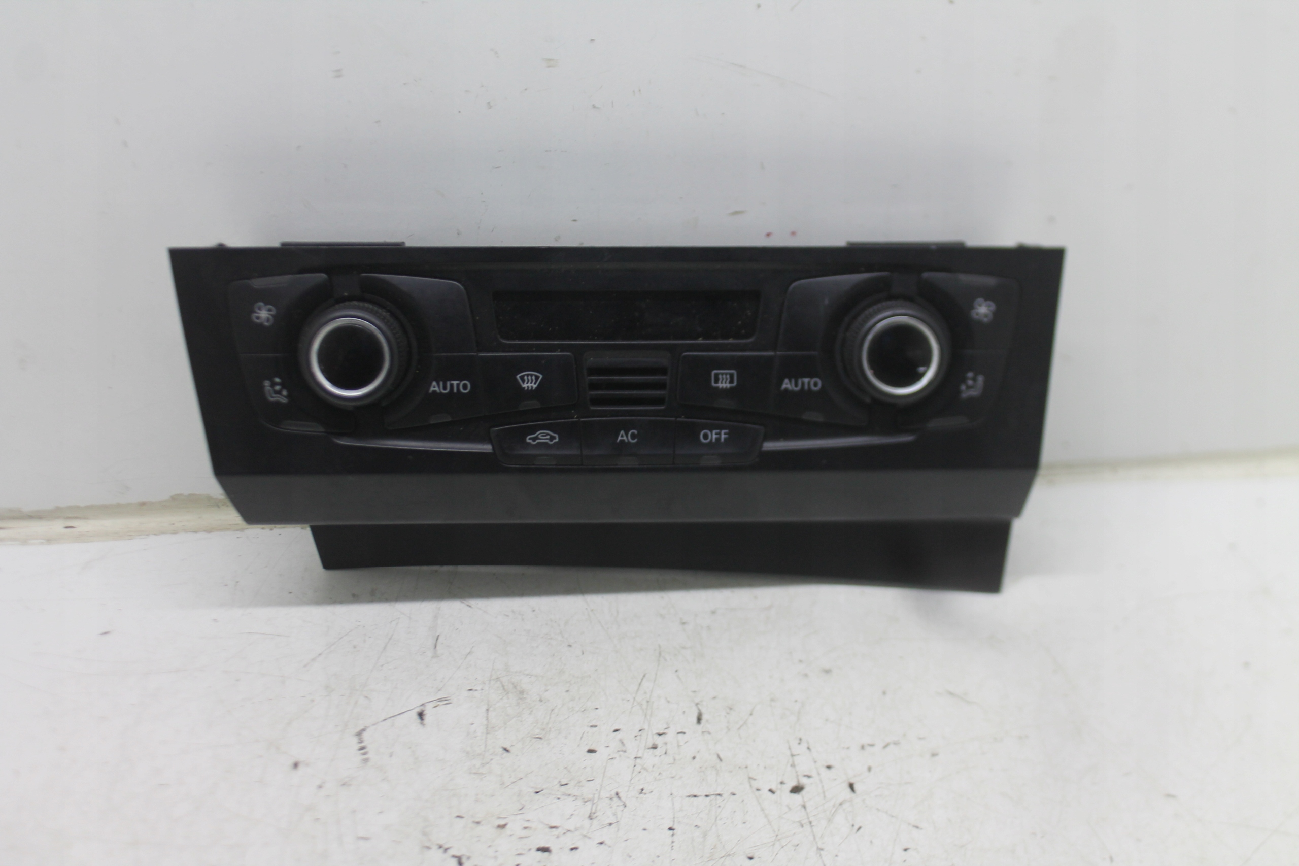 panel ovládání klími klimatizaci 8T2820043S AUDI