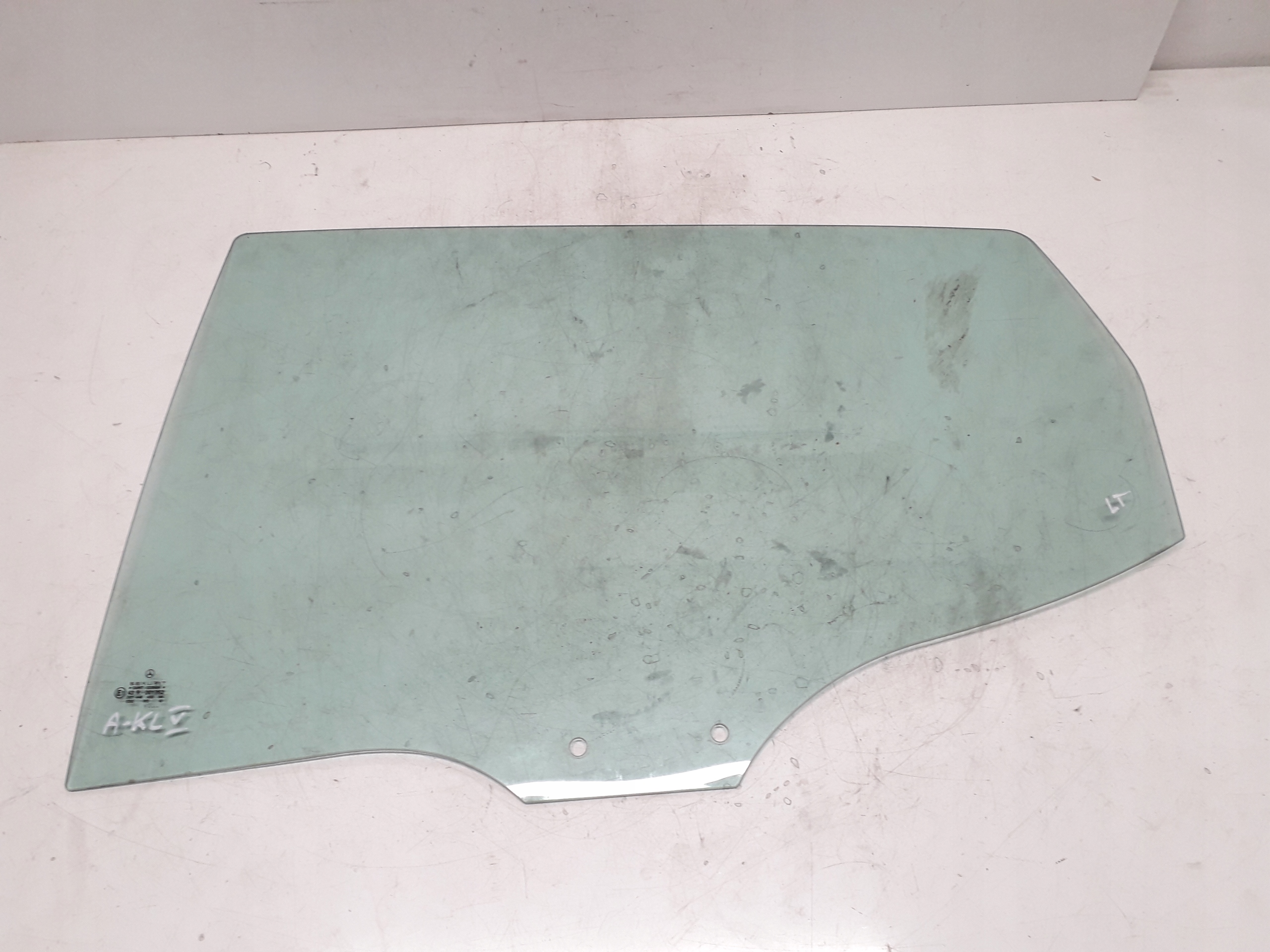 MERCEDES A KLASA W168 SZYBA DRZWI LEWA TYLNA TYŁ ..1