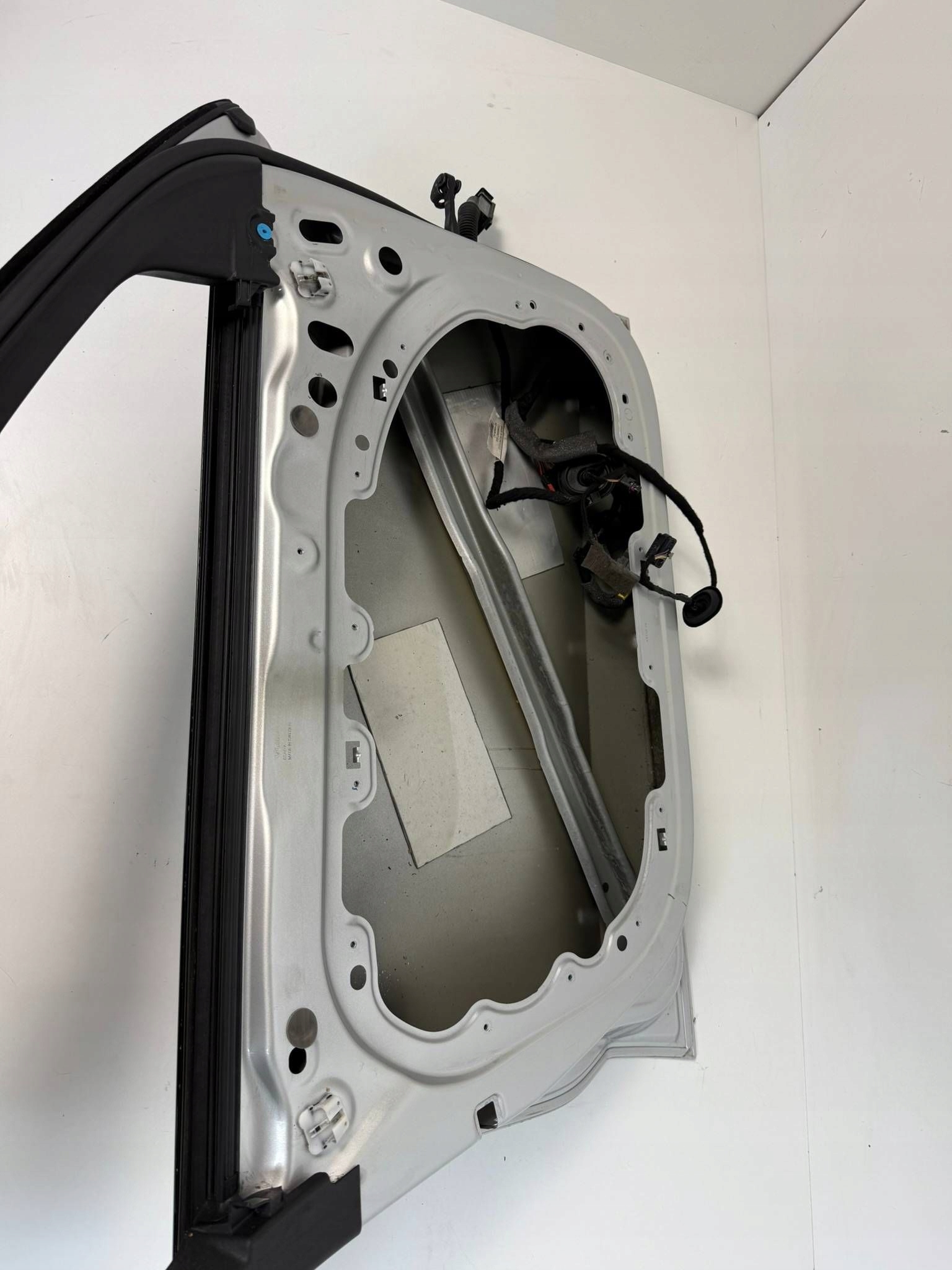 Volvo V60 II 2022 door front right 711 71100