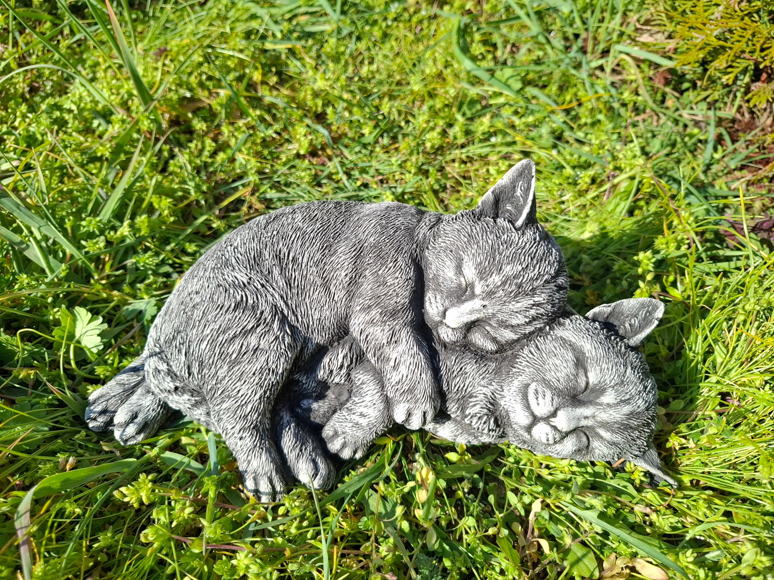 Betonová zahradní figurka Pár spících koček Kočka figurka Kočka