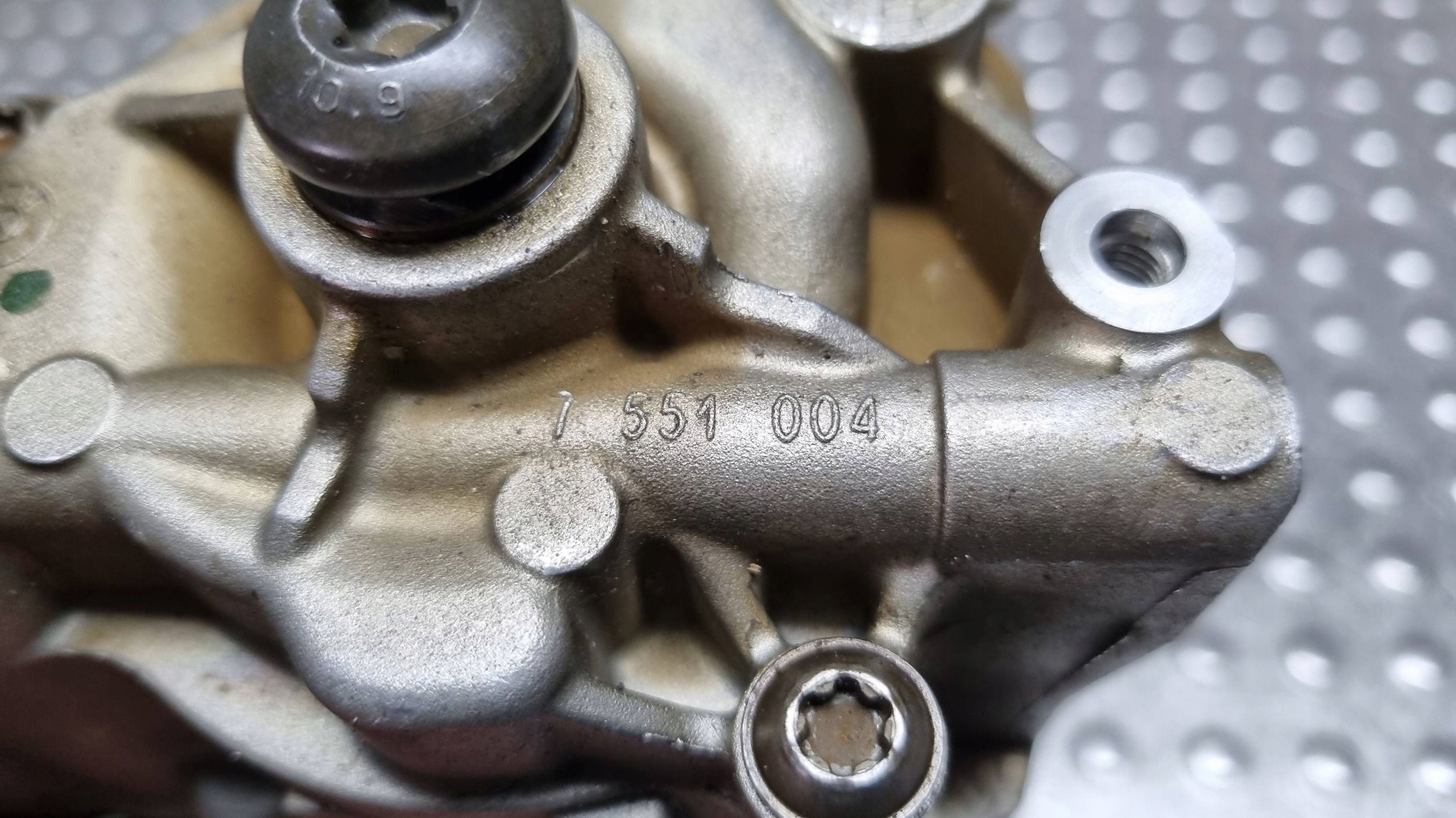 Pompa olio motore 7551004 BMW E60 E61 E63 E70 E71 E83 E90 E92 F01 2.5i 3.0i N53