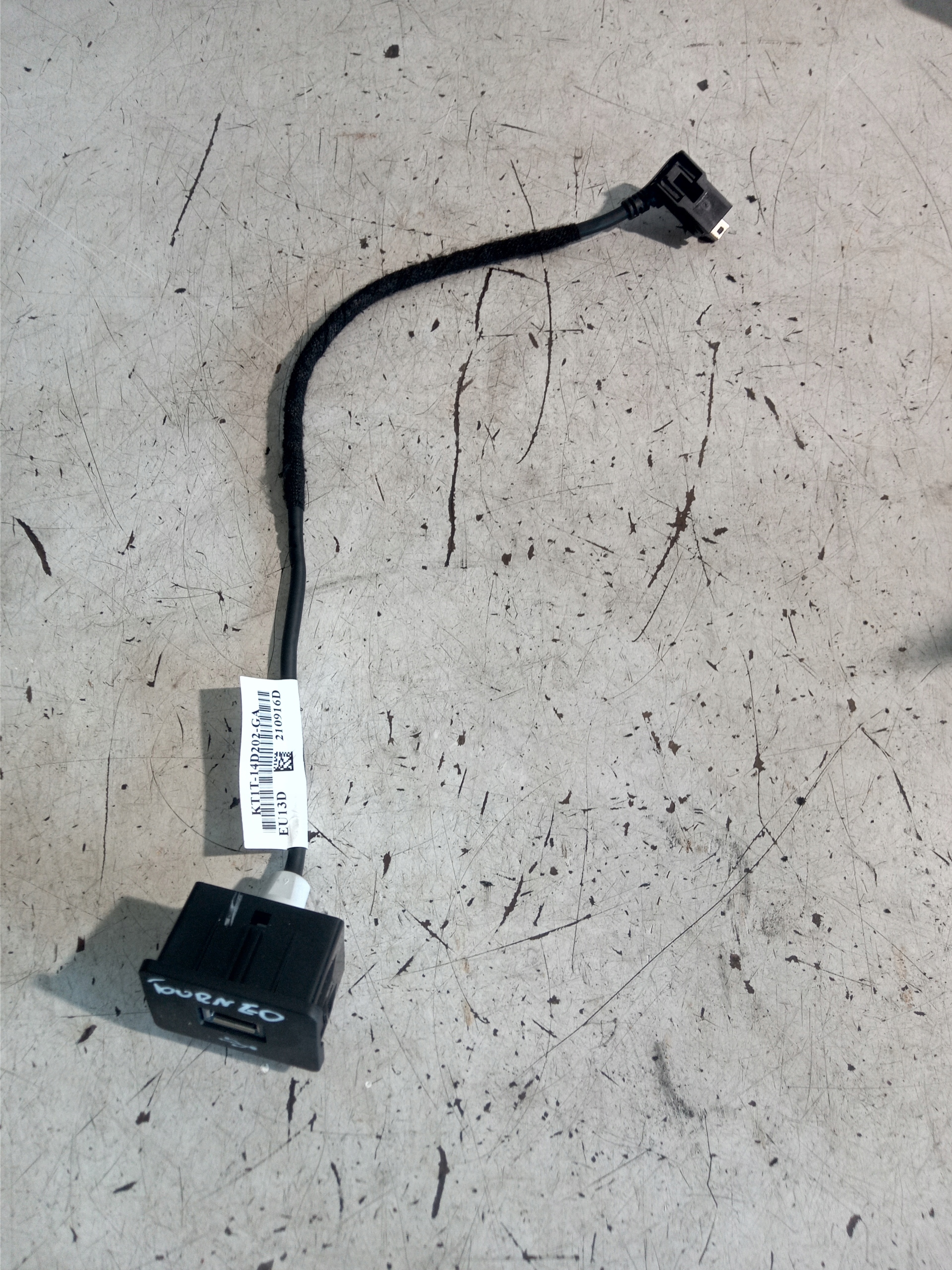 HG9T-14G332-AB - FORD TOURNEO CONNECT MK2 LIFT USB РАЗЪЕМ