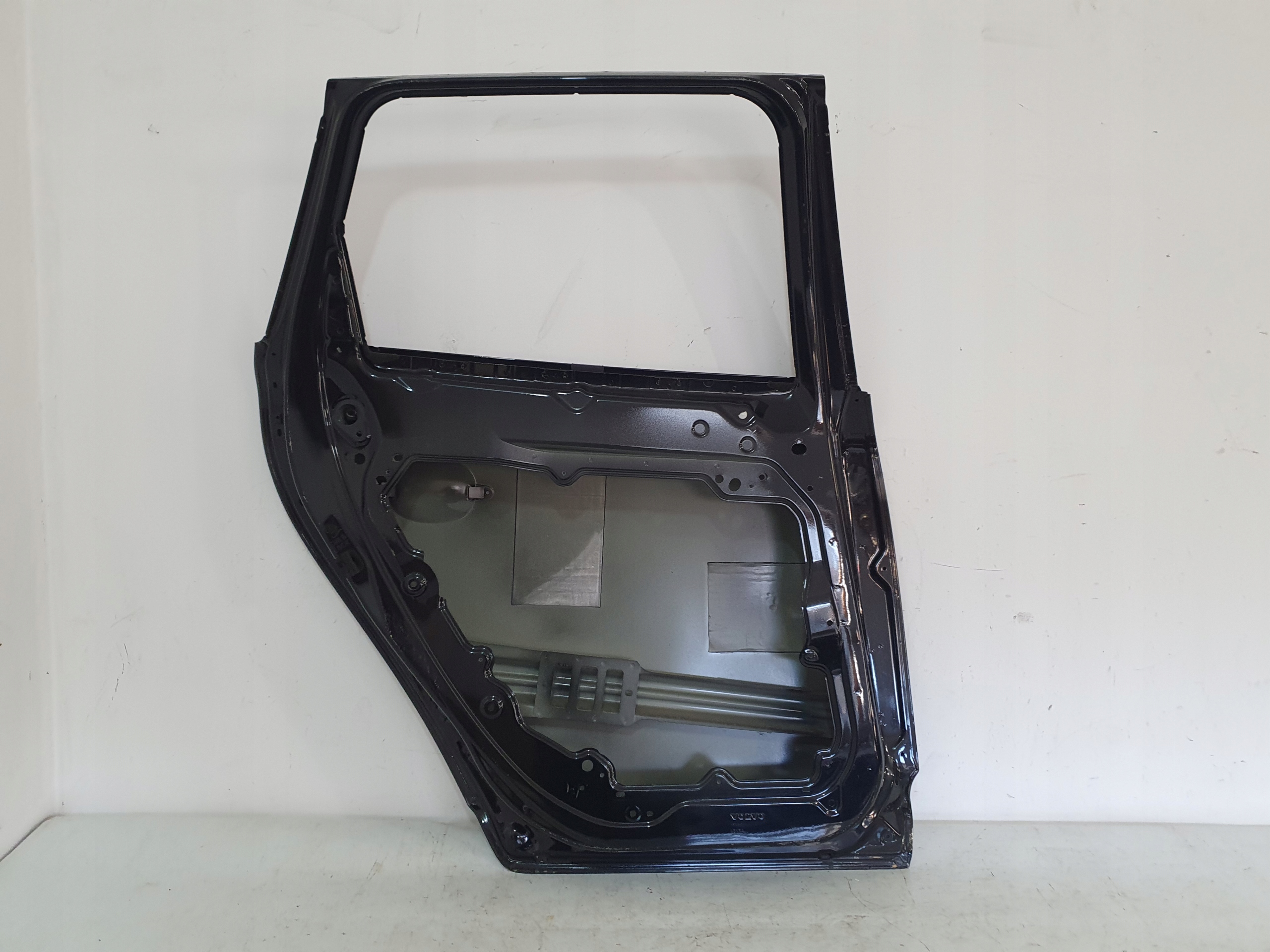VOLVO XC60 and 2008 -16 door left rear. rear part