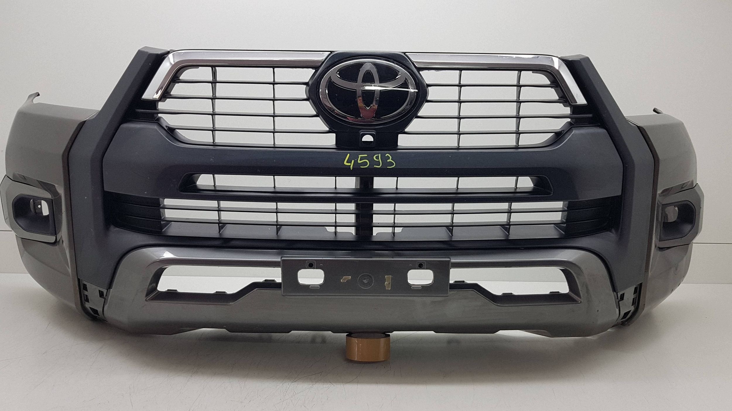 TOYOTA HILUX INVINCIBLE 2020 - bumper front 52119-YP140