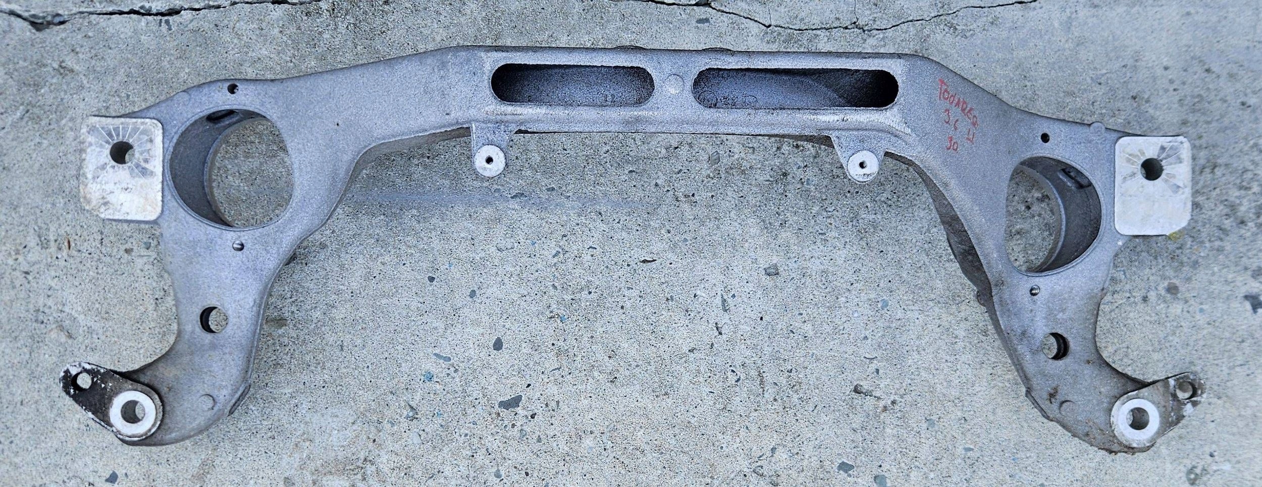 Volkswagen Touareg II 2 7P0 Support plaque Moteur