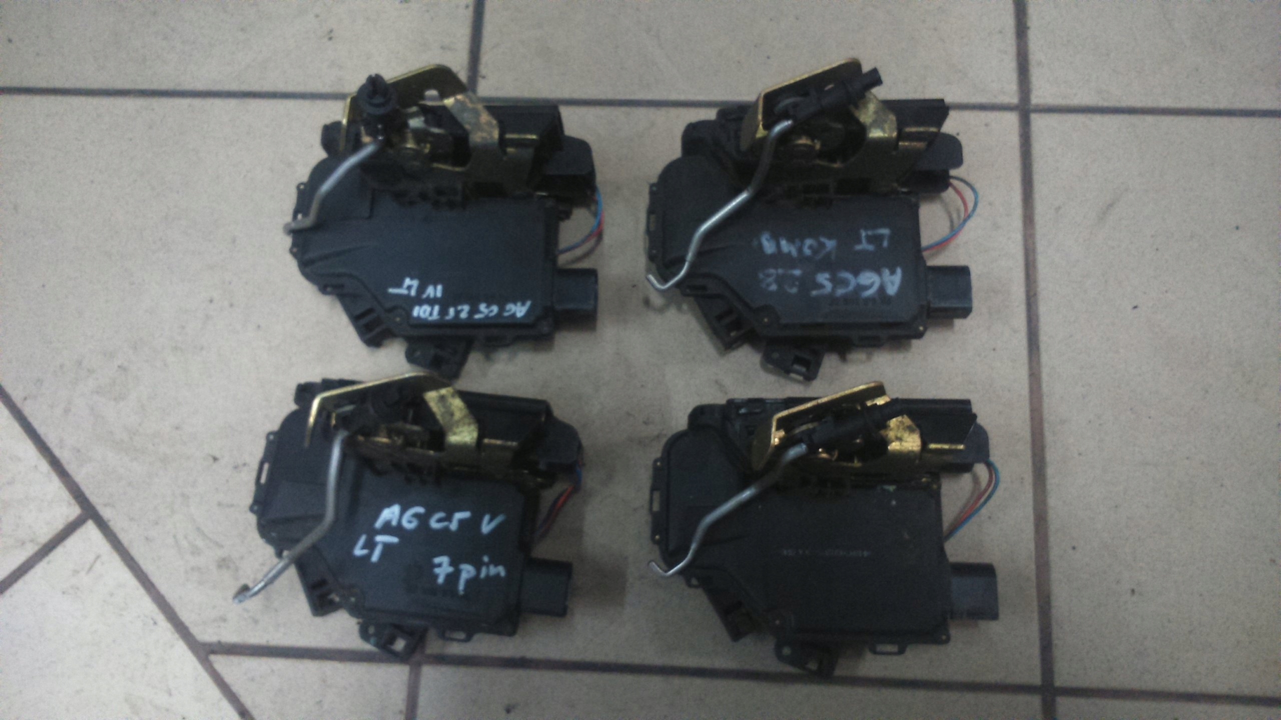 AUDI A6 C5 97-04 ZAMEK LEWY TYLNY TYŁ 4B0839015B