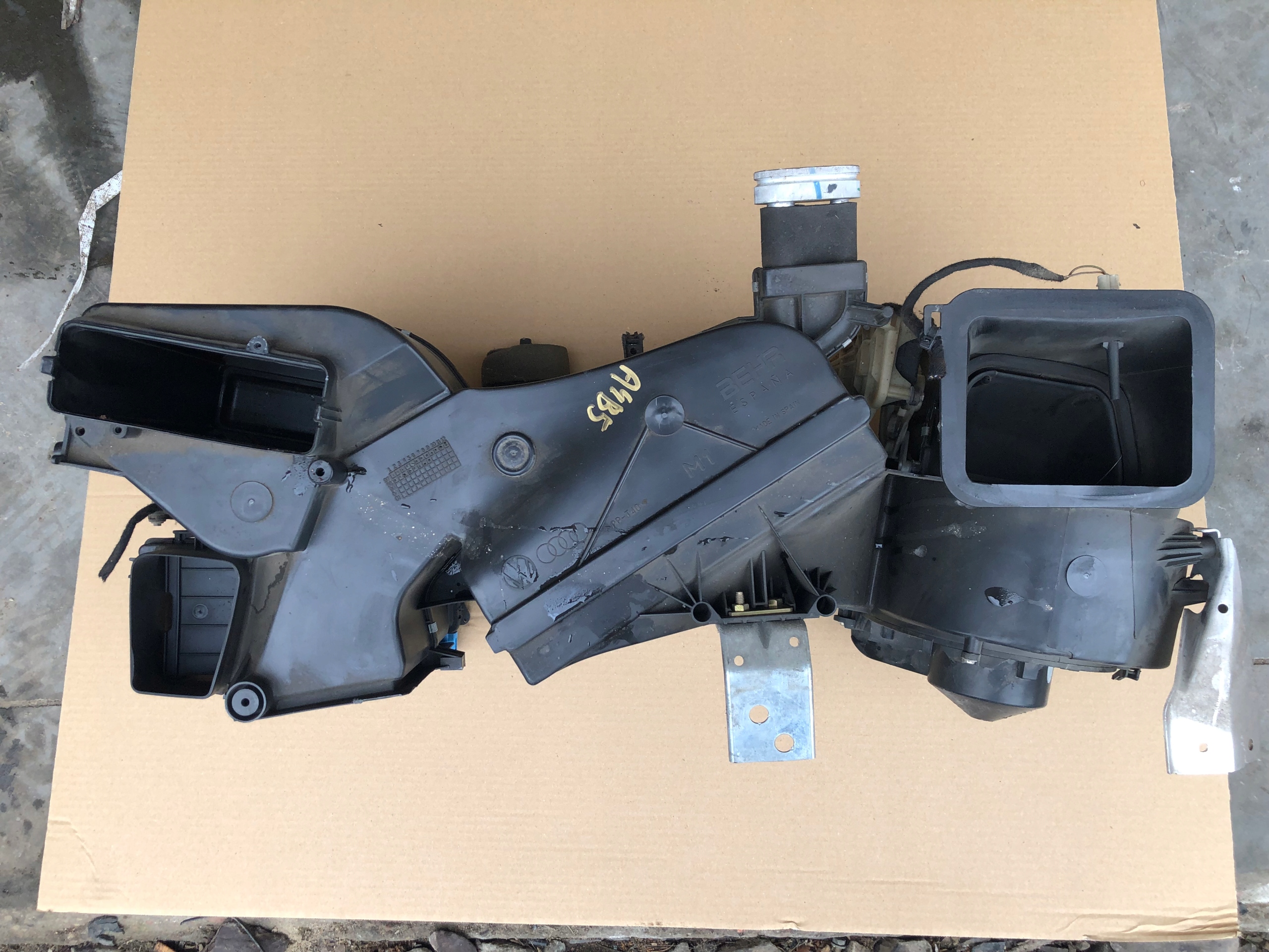 8D1820021 - AUDI A4 B5 нагреватель вентилятор