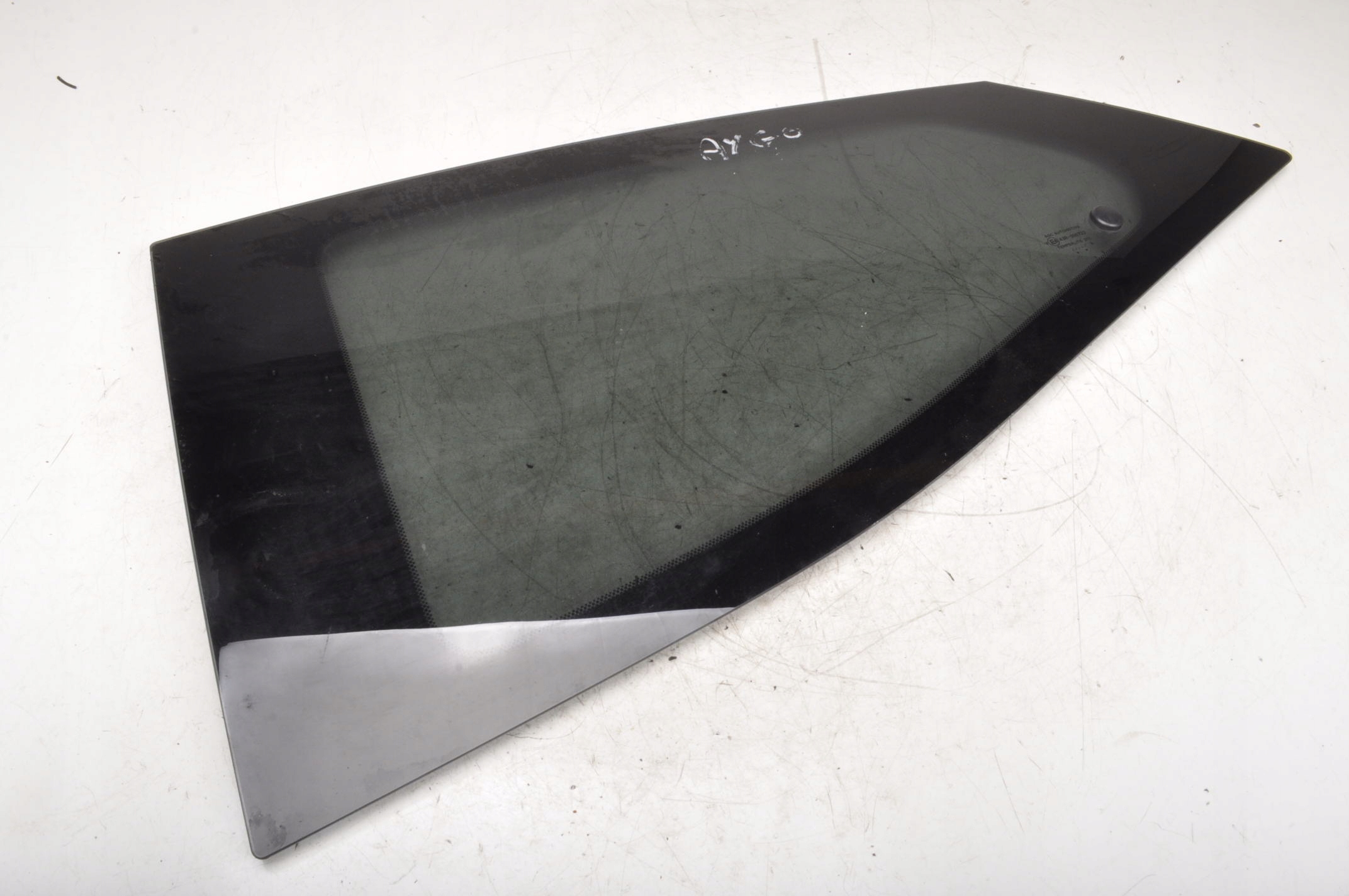 TOYOTA AYGO II ЗАДНЕЕ ЛЕВОЕ КУЗОВНОЕ СТЕКЛО