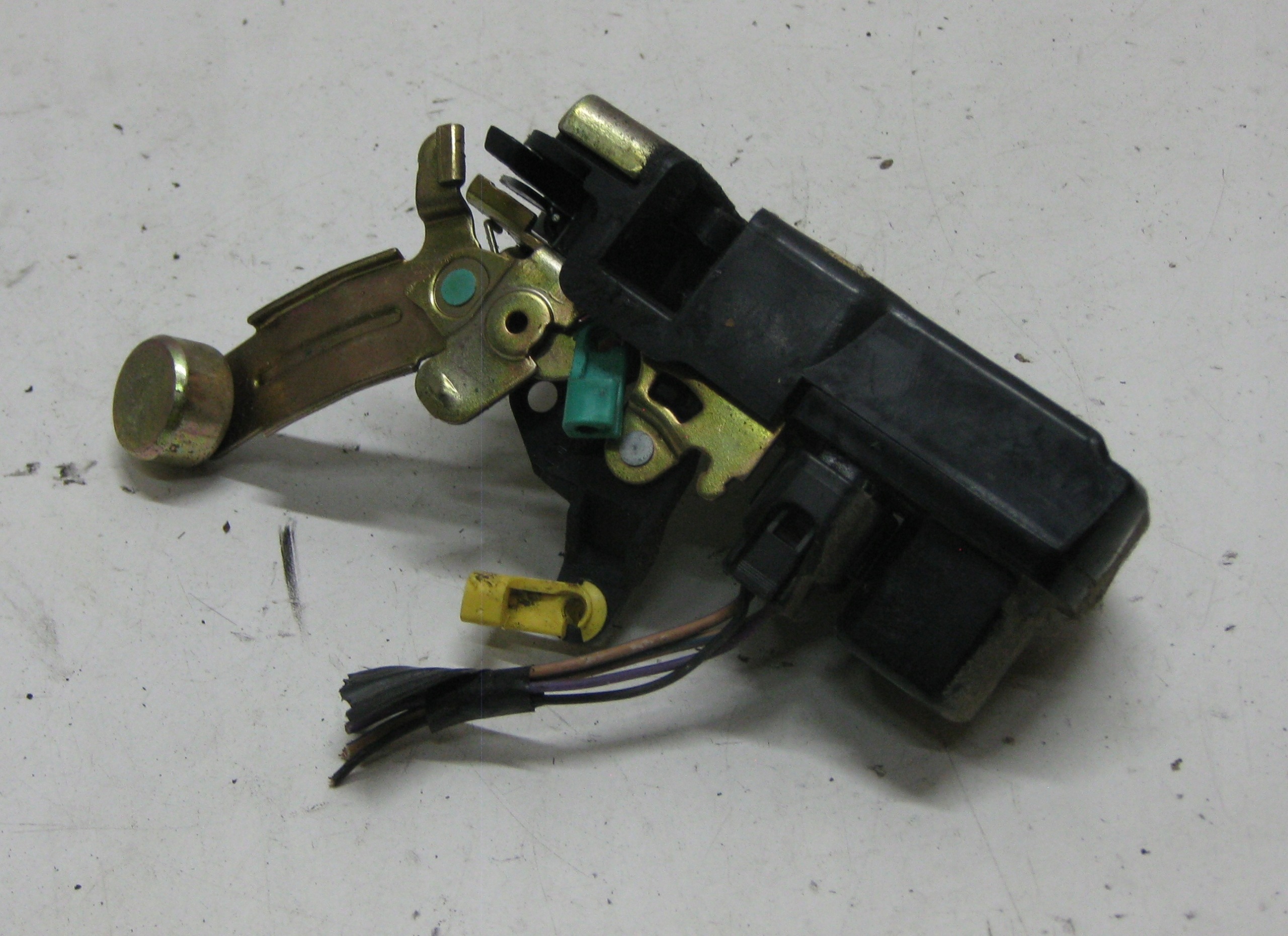 JEEP CHEROKEE LIBERTY KJ 04R lock door front left