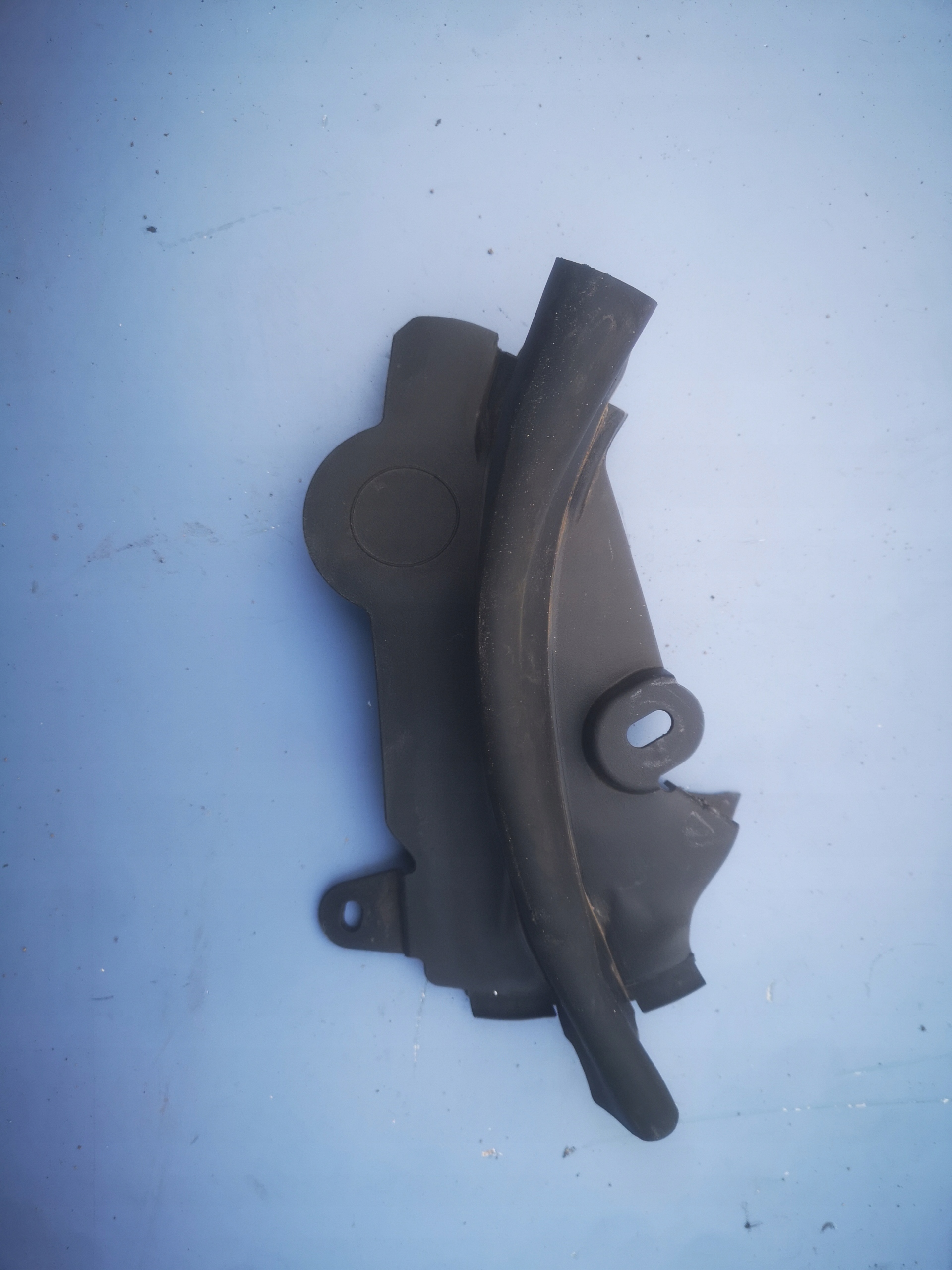 5176 748506 - Прокладка капота л BMW G32 7371479